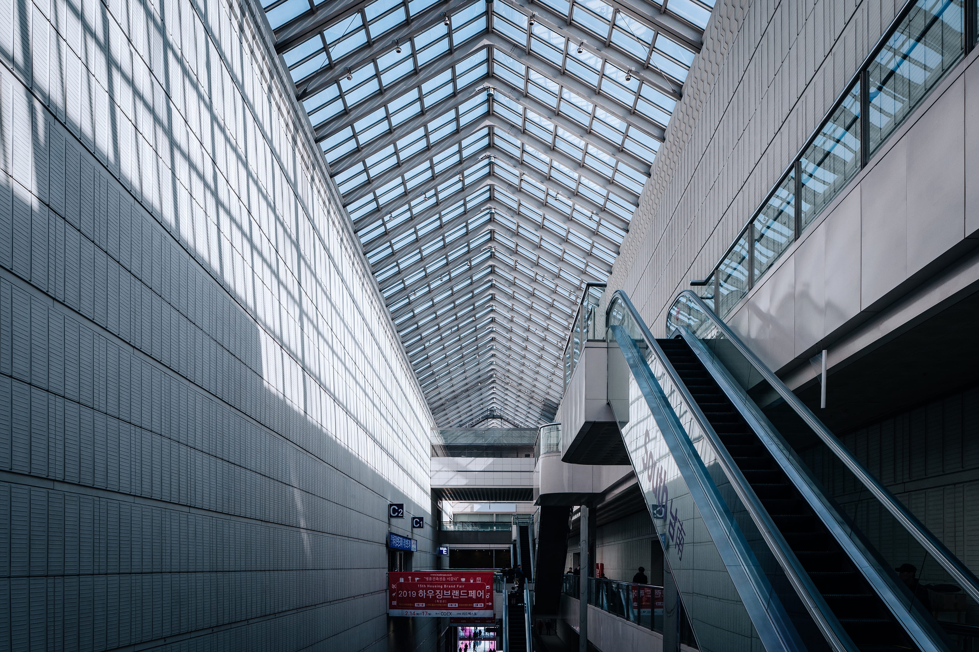 built structure, office, white, architectural photos, tall - high, skylight, 4K, 건축, 건축사진, rawkkim, city, loansnaps, low angle view, building, coex, person, HD Wallpaper