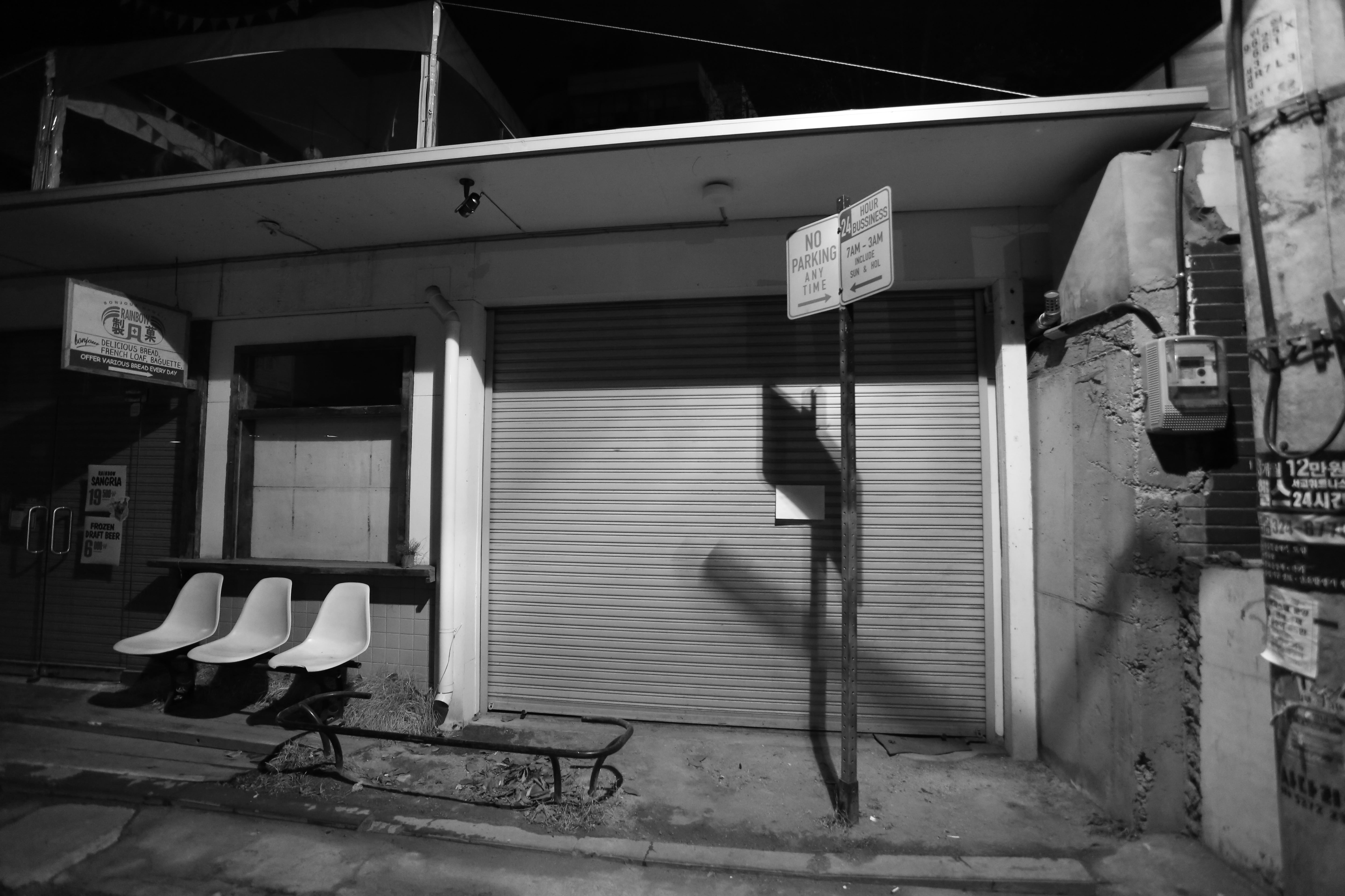 building, no people, built structure, seat, script, text, day, empty, seoul, western script, chair, architecture, house, communication, night, city, sunlight, HD Wallpaper