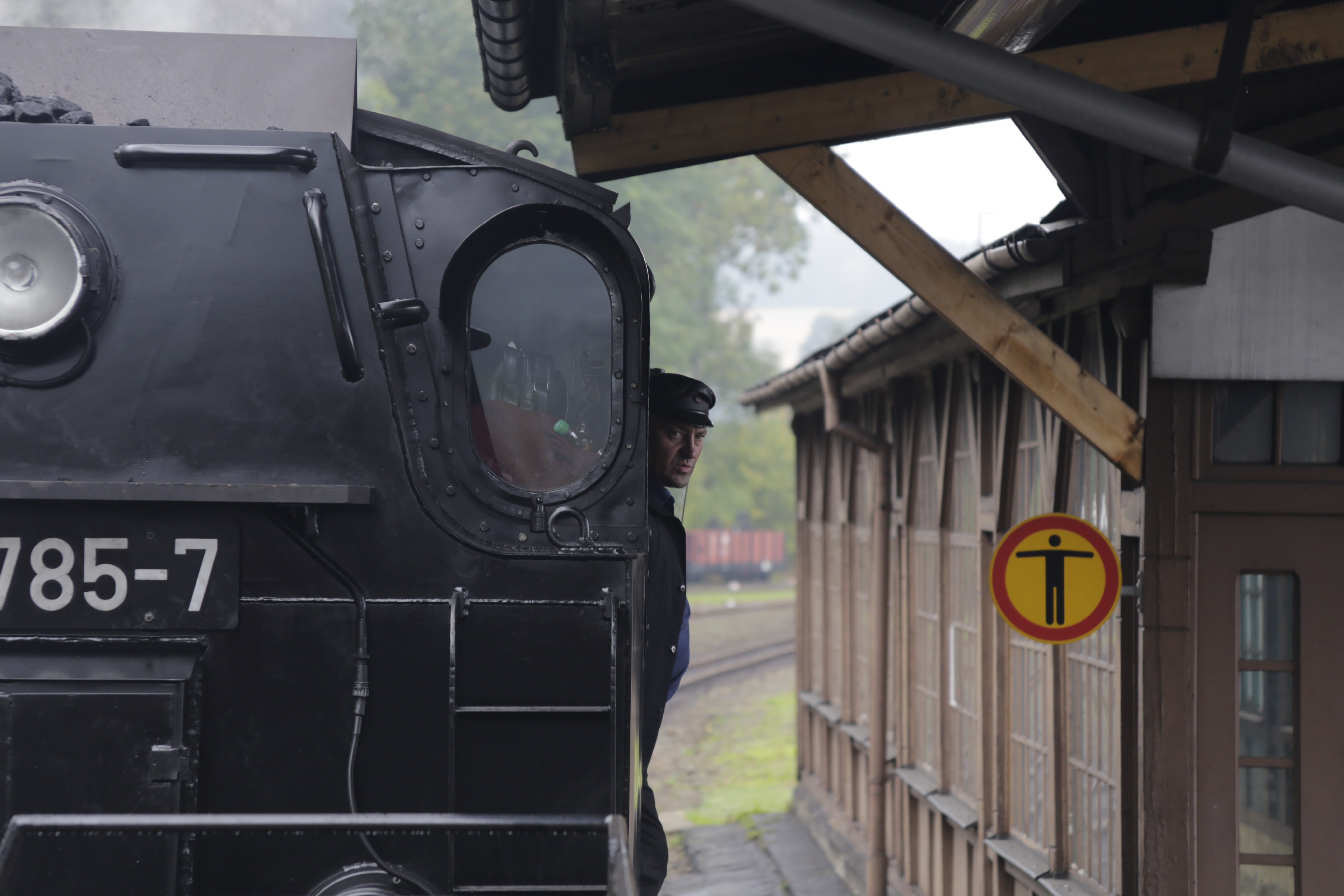 number, information, communication, no people, text, day, old train, guidance, germany, chemnitz, mode of transportation, railway station, outdoors, 5K, HD Wallpaper