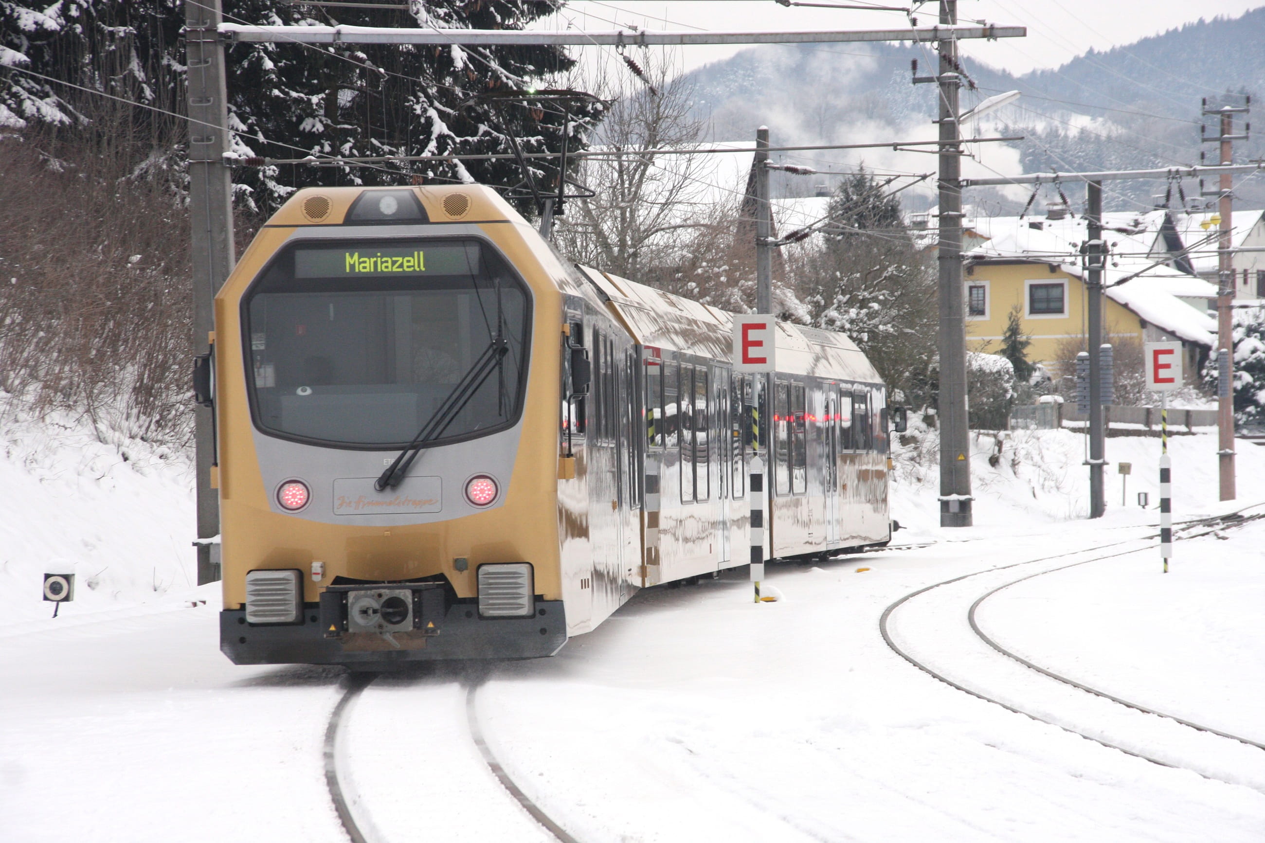 tree, building exterior, et6, mode of transportation, track, outdoors, snow, Stairs, train, heaven stairs, mariazellerbahn, Electro, public transportation, HD Wallpaper