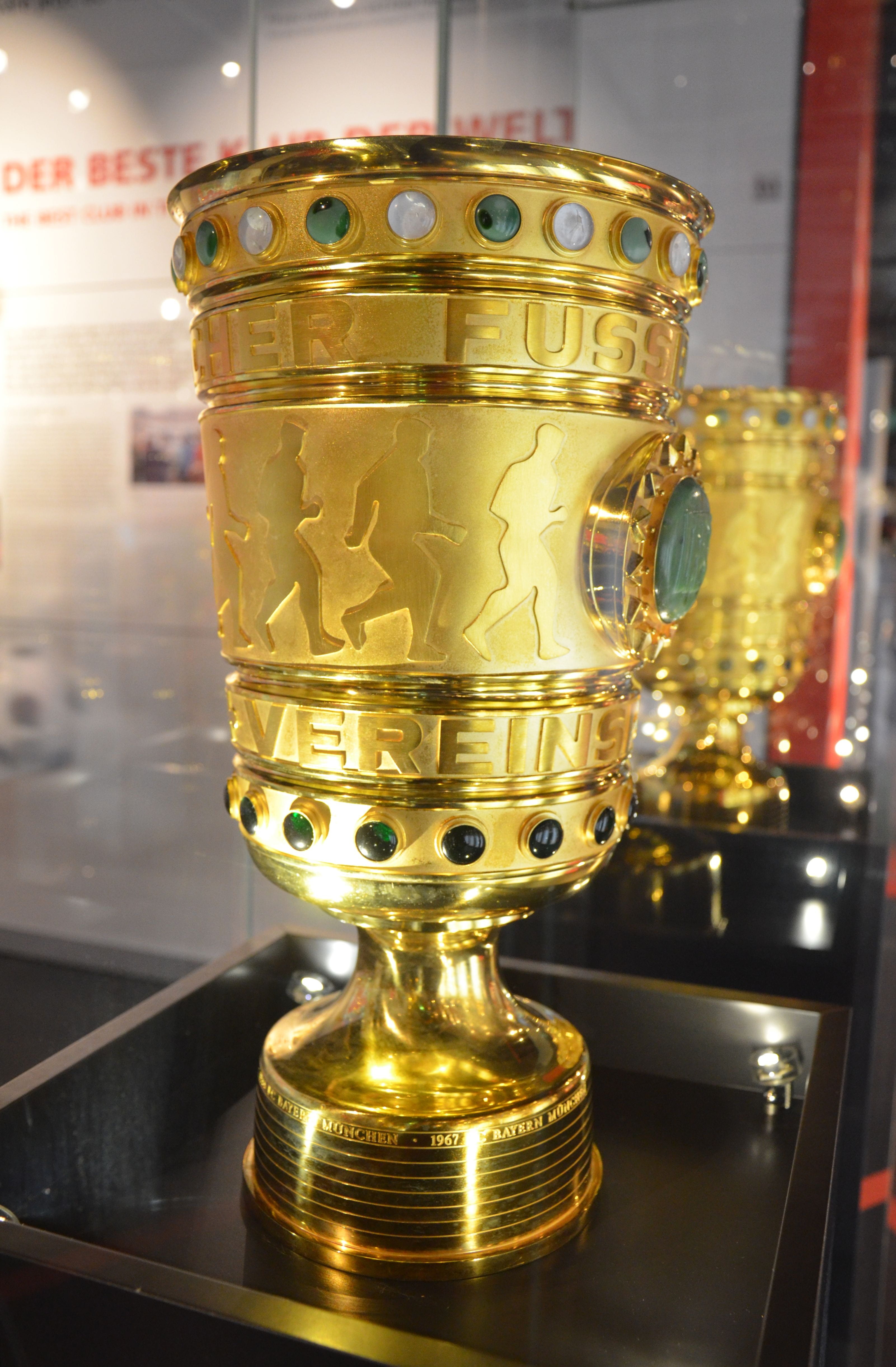 indoors, focus on foreground, metal, illuminated, glass - material, food and drink, bundesliga, transparent, antique, 4K, close-up, retro styled, still life, Phone HD Wallpaper