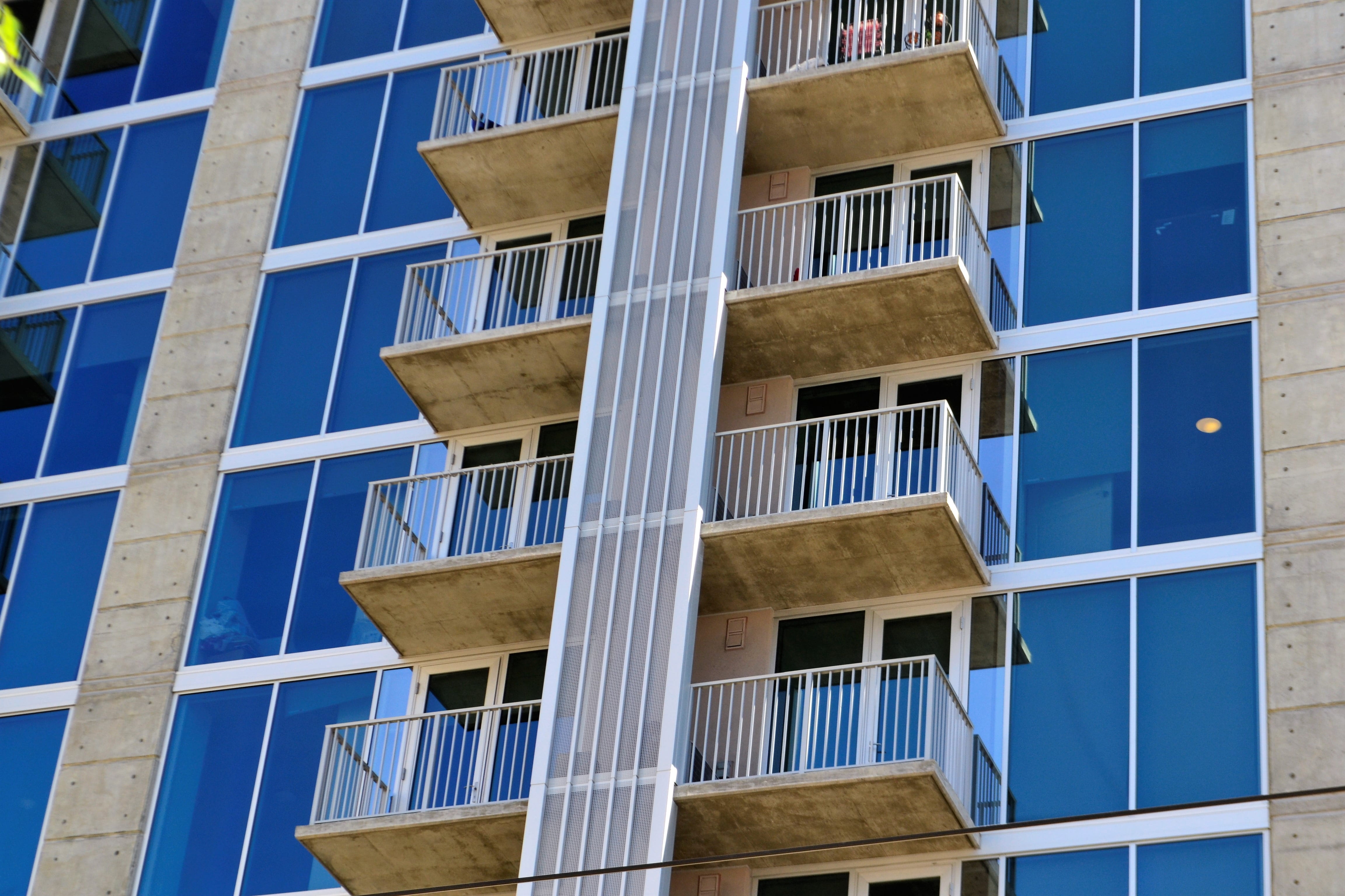 cityscape, summer, building exterior, vacation, outdoor, highrise, low angle view, trip, modern, 4K, high, hotel, office building exterior, elevated, lifestyle, HD Wallpaper