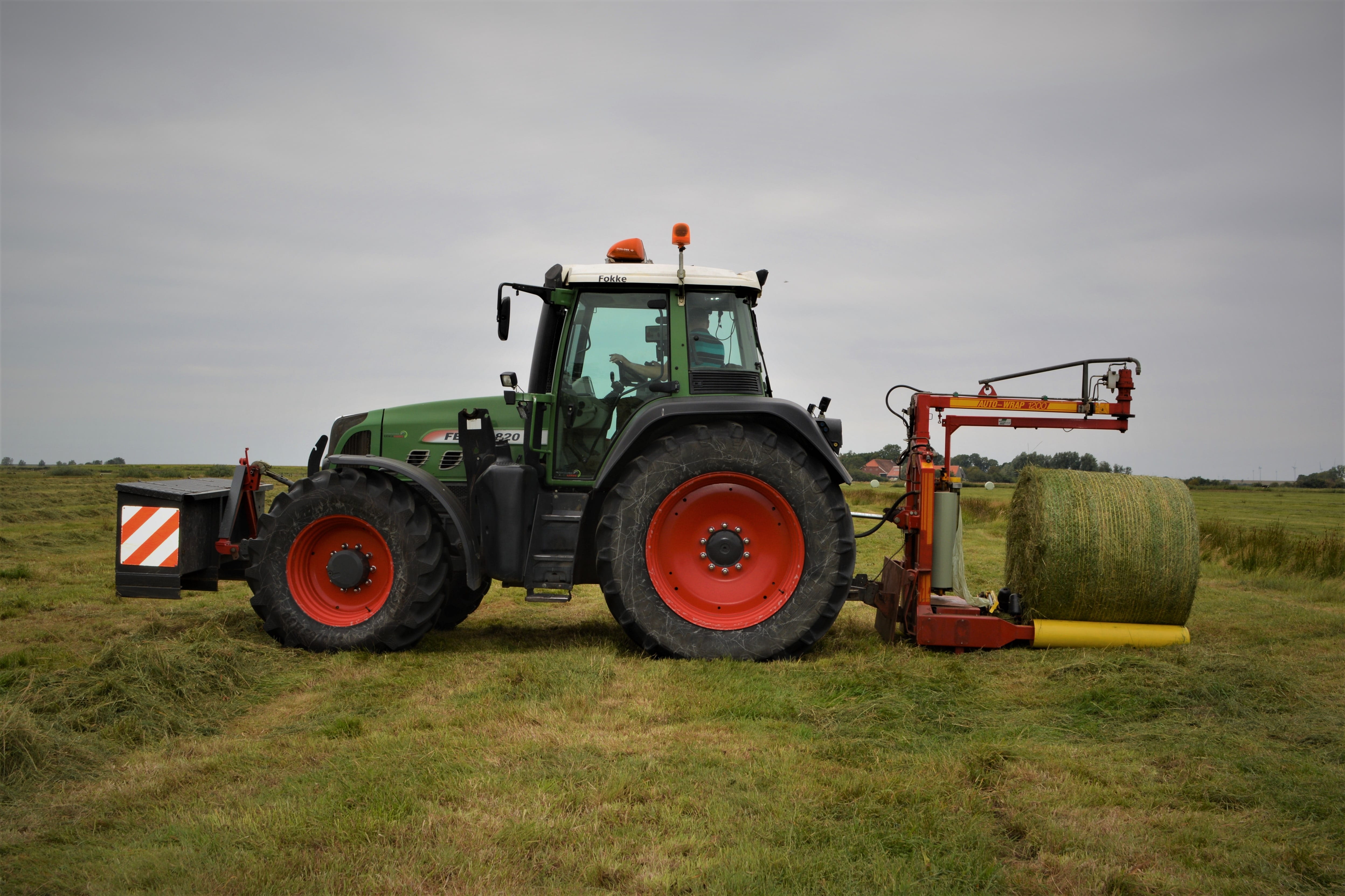 day, landscape, transportation, machinery, outdoors, wage operating, cattle feed, plant, tug, fendt 820, ball winder, agricultural machinery, agricultural equipment, HD Wallpaper