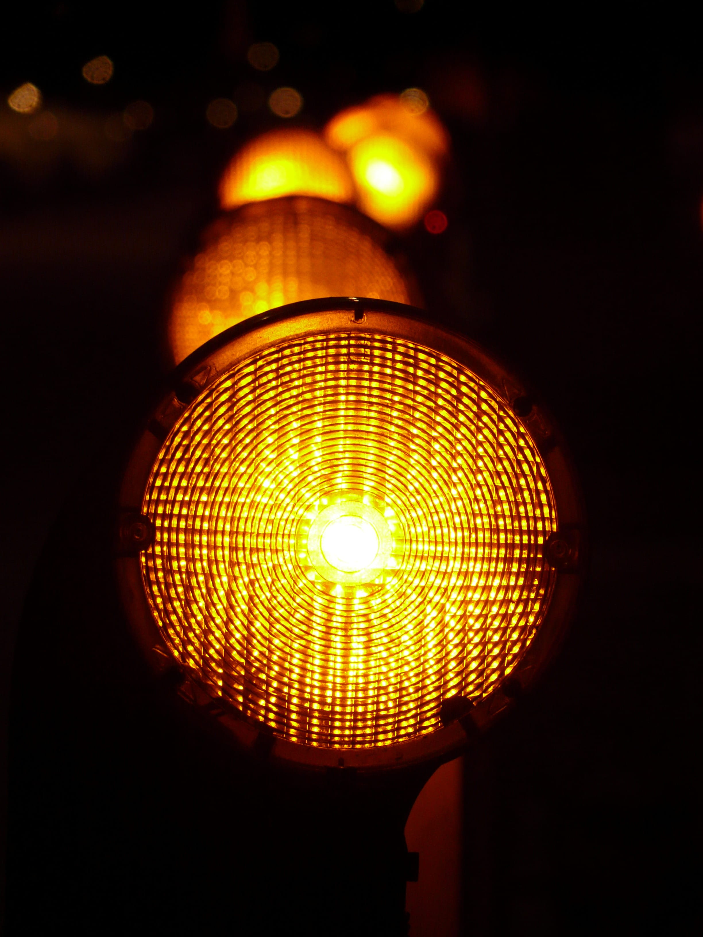 traffic, circle, warning, light fixture, indoors, yellow, road, attention, turn right, focus on foreground, demarcation, road works, 2K, ceiling, electric light, Phone HD Wallpaper