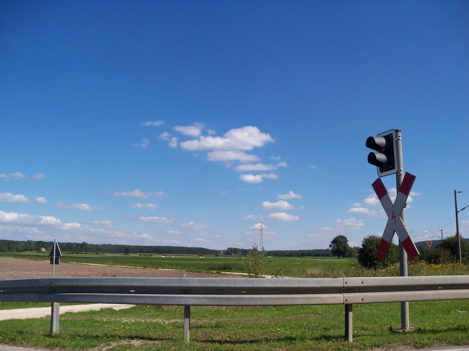 protection, Level Crossing, 720P, level, sky, sport, day, safety, cloud - sky, transportation, train, land, alarm system, road sign, no people, field, HD Wallpaper