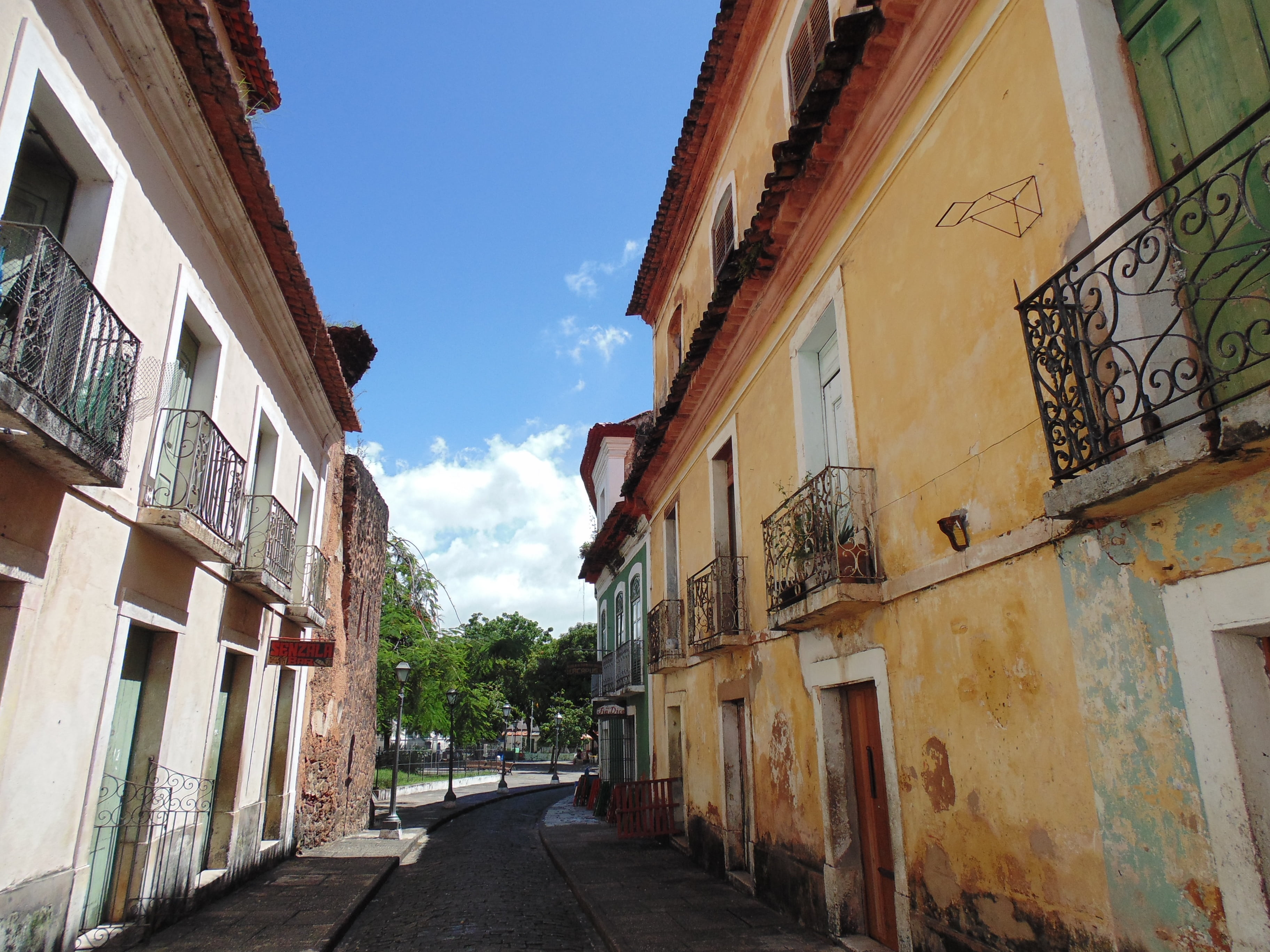 town, 2K, the way forward, alley, direction, day, architecture, city, residential district, no people, nature, street, diminishing perspective, são luís, HD Wallpaper