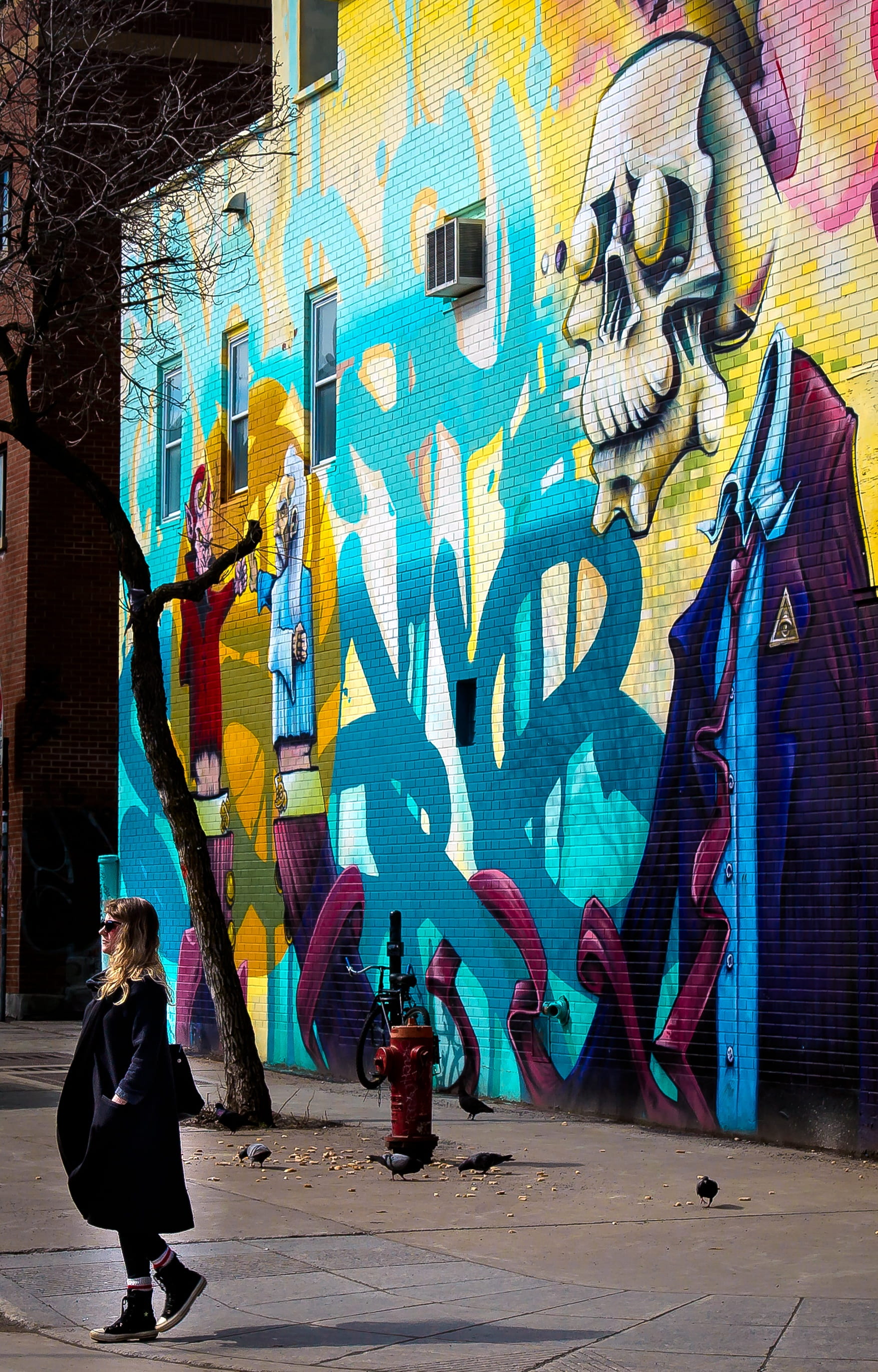 built structure, woman, art and craft, sidewalk, montréal, lifestyles, street art, canada, 2K, graffiti, day, multi colored, outdoors, city, wall - building feature, Phone HD Wallpaper