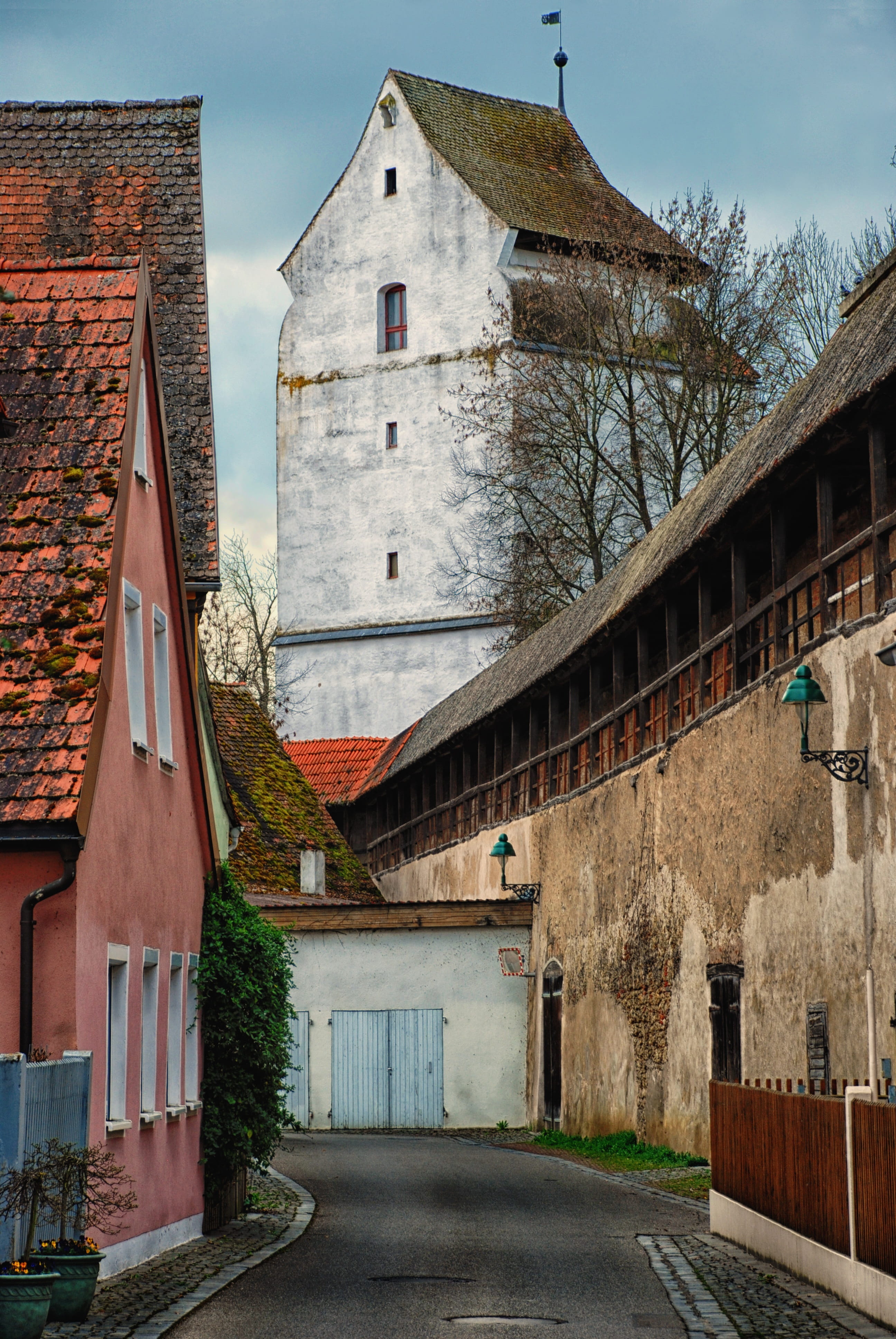 plant, the way forward, nördlingen, house, alley, historic center, street, building, nature, place of worship, built structure, 4K, sky, residential district, Phone HD Wallpaper