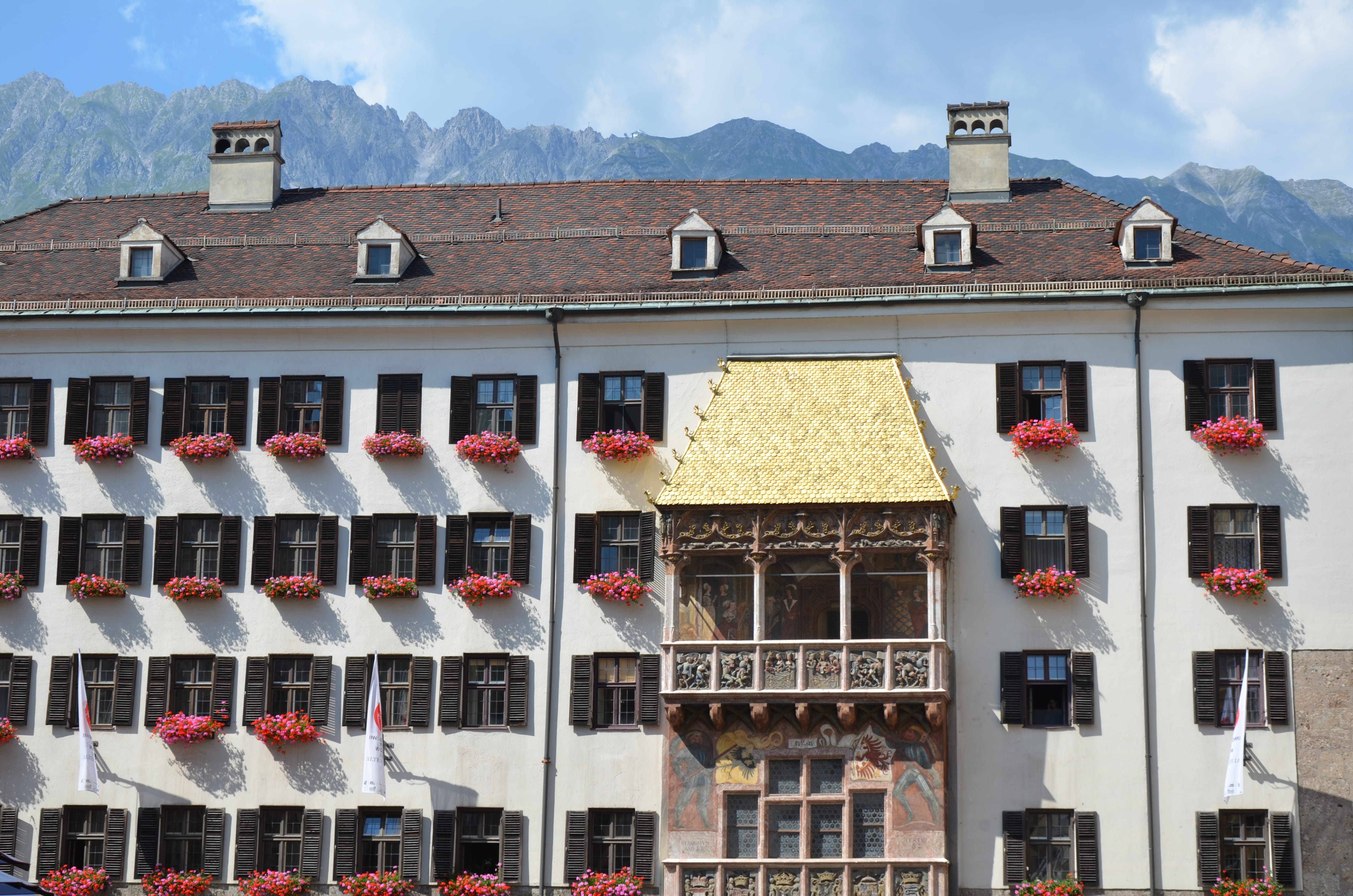 4K, cloud - sky, residential district, red, building, mountain, in a row, sunlight, mountain range, nature, architecture, house, no people, innsbruck, HD Wallpaper