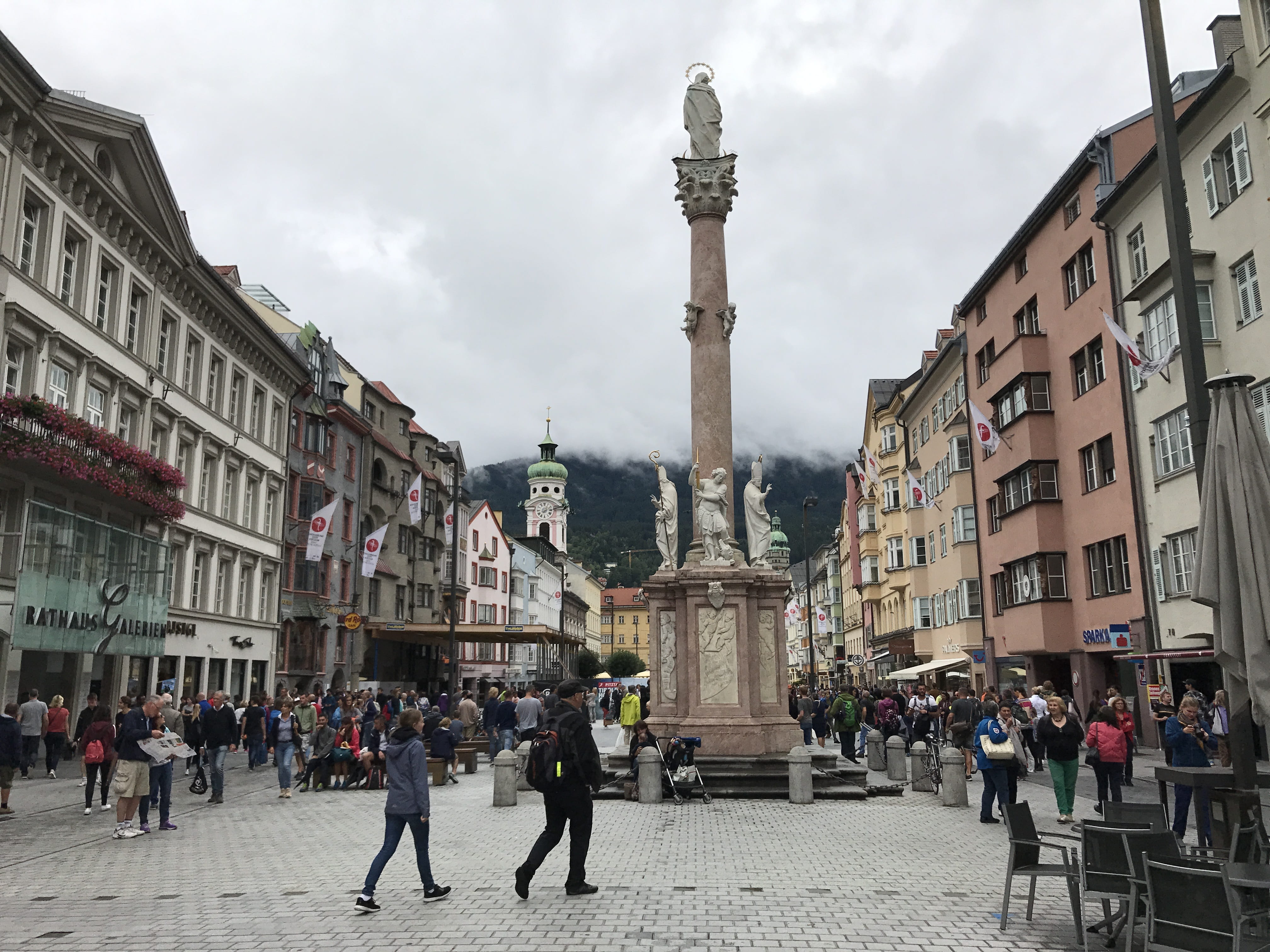austria, travel, alpine, architecture, group of people, tourism, building exterior, shopping, city, cloud - sky, innsbruck, 4K, building, travel destinations, HD Wallpaper