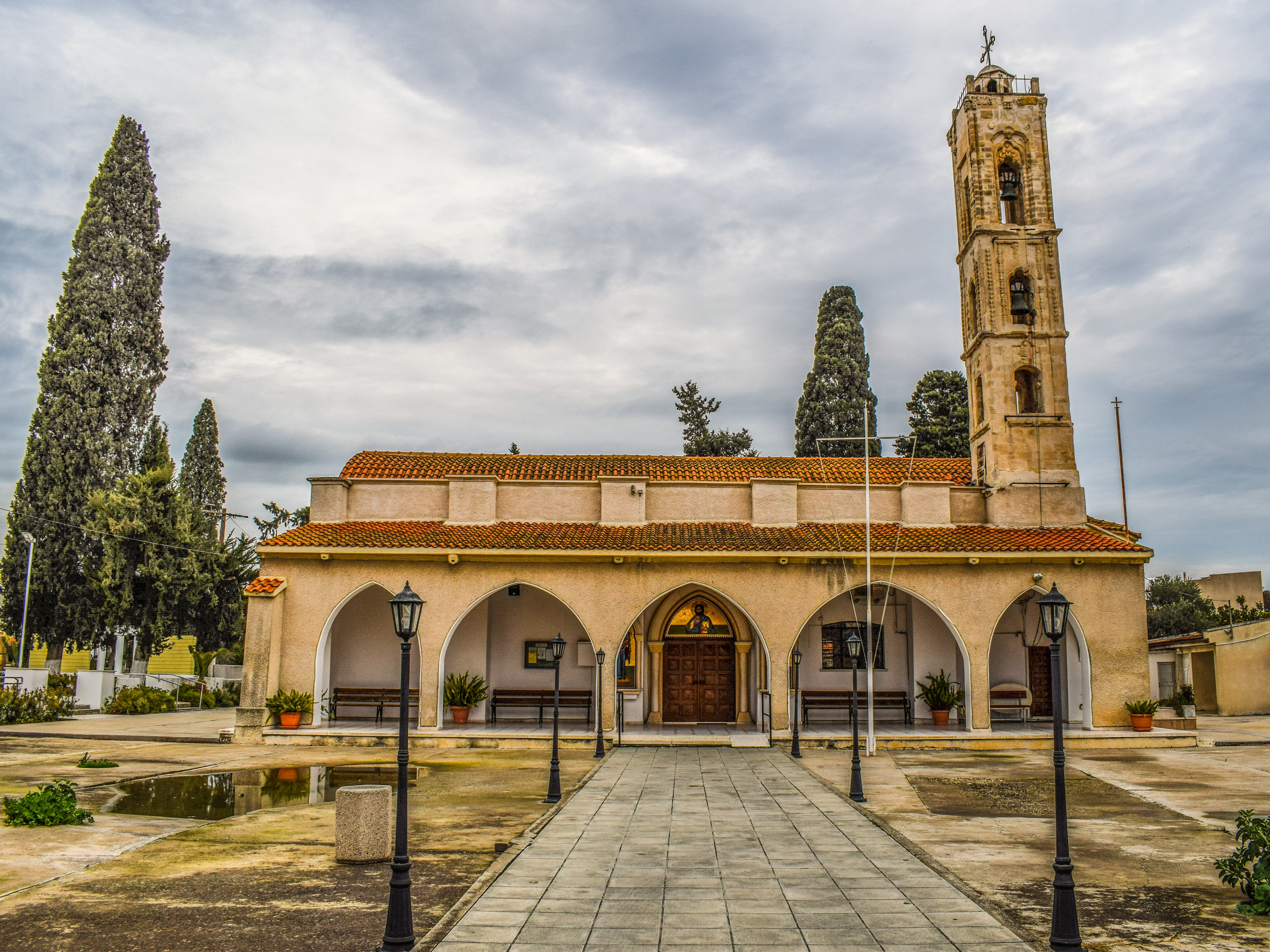 tree, city, arch, history, livadia, 18th century, outdoors, cloud - sky, place of worship, sky, church, nature, belief, christianity, built structure, building exterior, HD Wallpaper