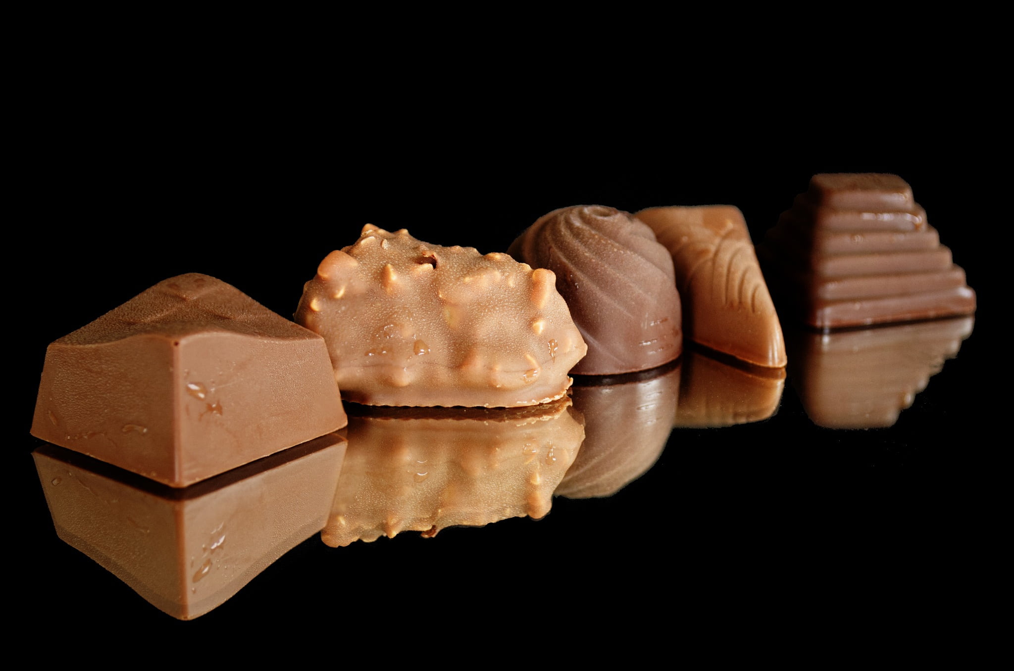 no people, candy, tasty, sugar, chocolate, freshness, indulgence, unhealthy eating, photo, delicious, sweet, black background, dark, snack, close-up, cut out, HD Wallpaper