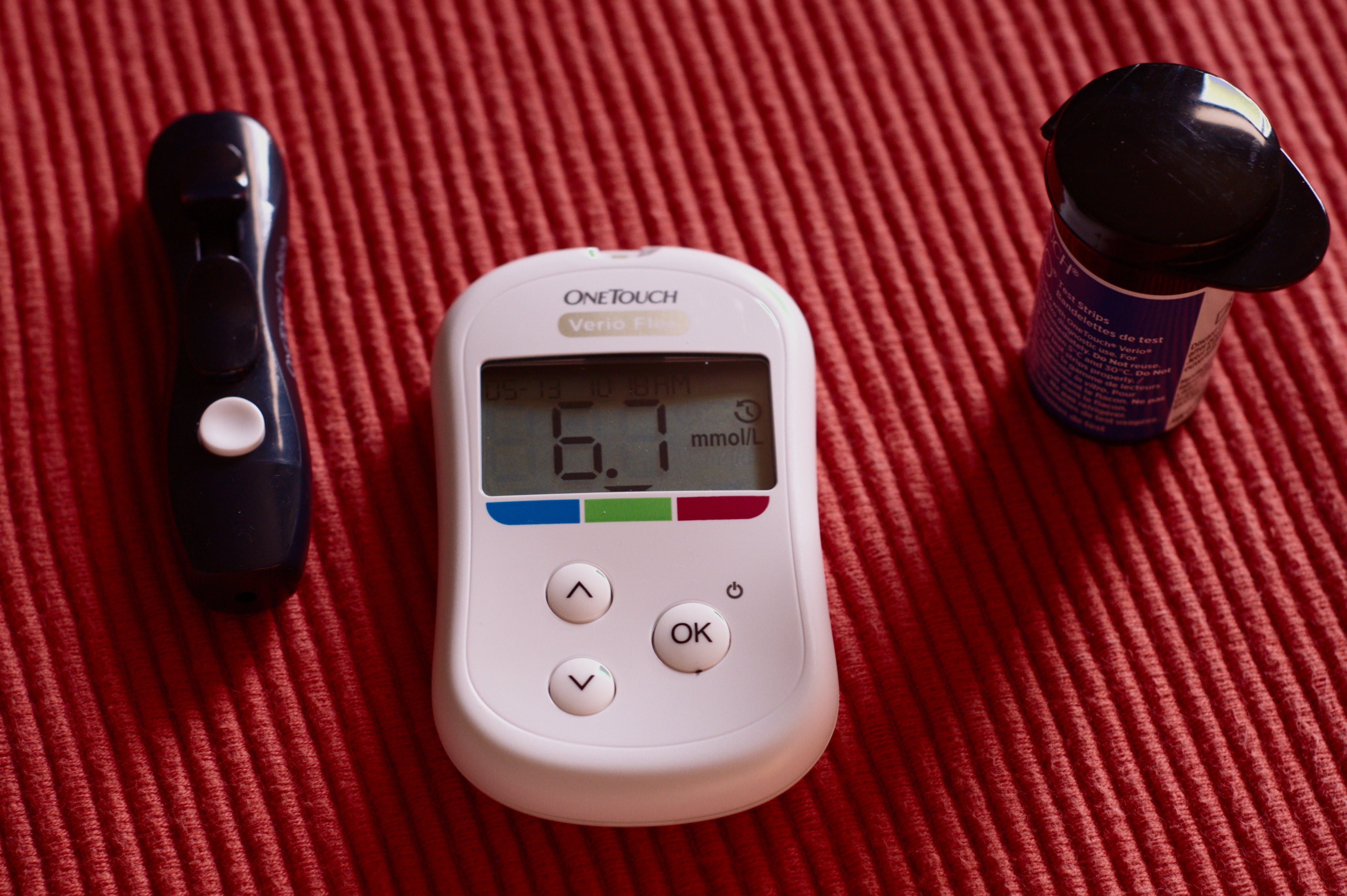 red, instrument of measurement, man made, medical equipment, radio receiver, message, close-up, electronic, number, glucose meter, healthcare and medicine, HD Wallpaper