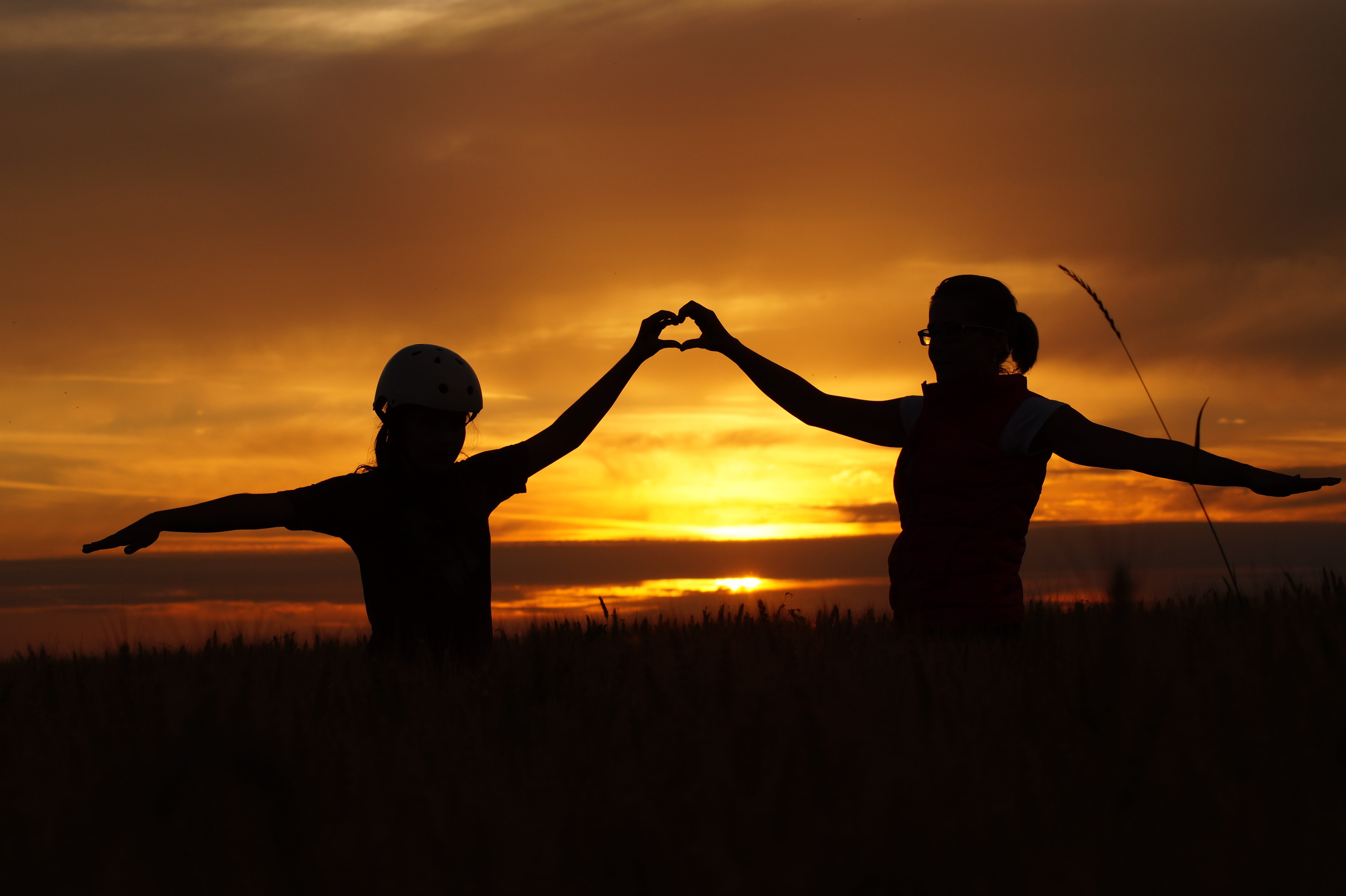 arms outstretched, nature, one, child, woman, heart, outdoors, family, together, person, human arm, feeling, arms raised, leisure activity, silhouette, HD Wallpaper