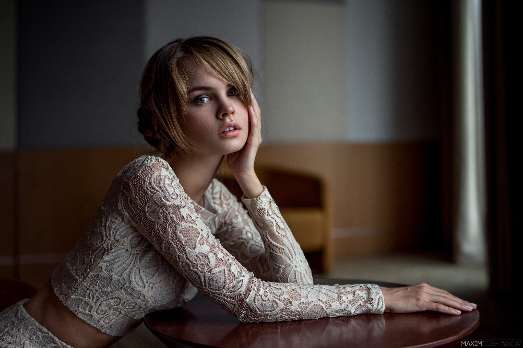 depth of field, glamour, brown Hair, adult, cute, loneliness, blonde, women indoors, fashion, women, solitude, home Interior, elegance, blond Hair, looking at viewer, HD Wallpaper