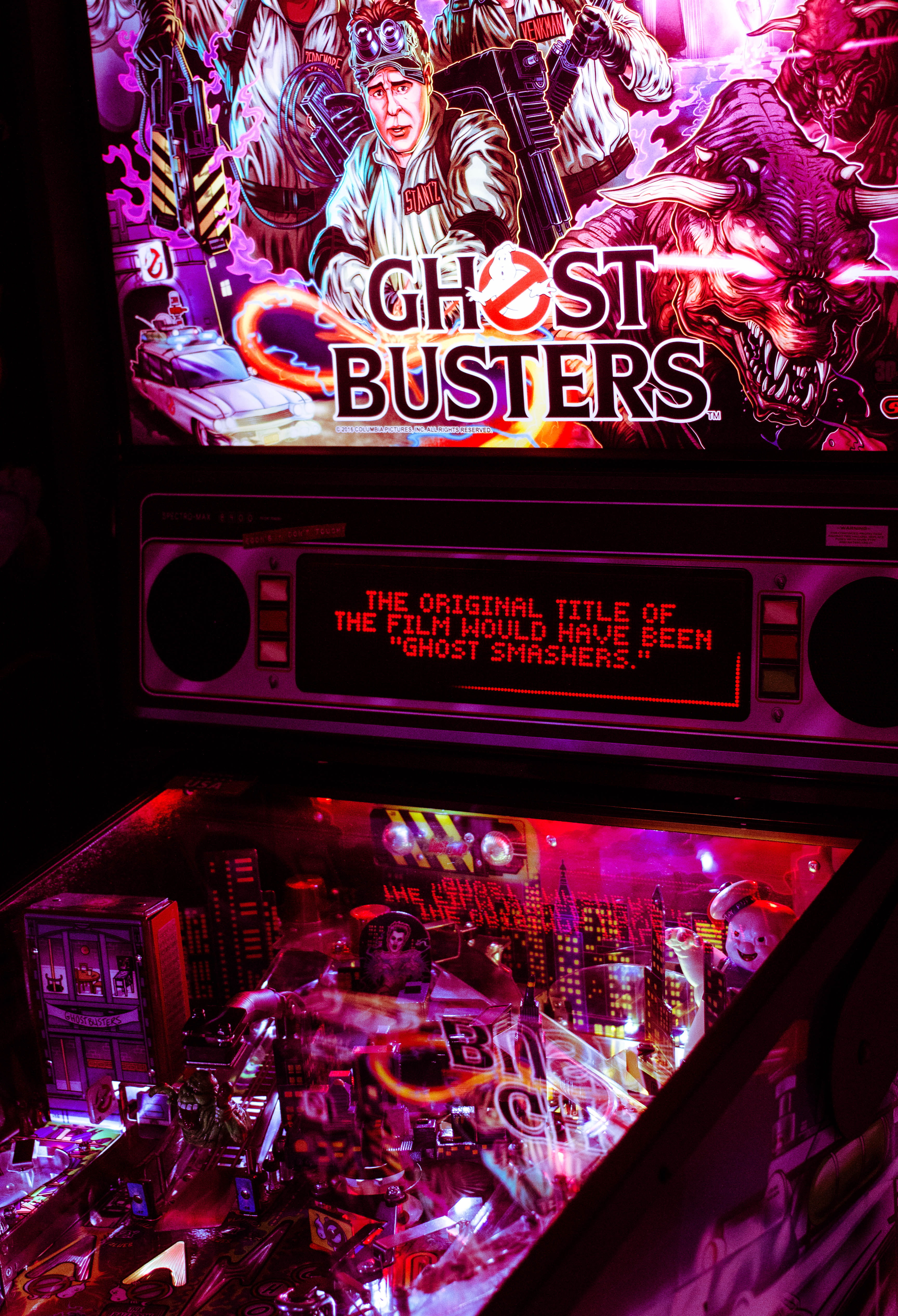 arcade, night, ghostbusters, 4K, text, large group of people, illuminated, indoors, pinball, western script, architecture, pinball machines, retail, crowd, Phone HD Wallpaper