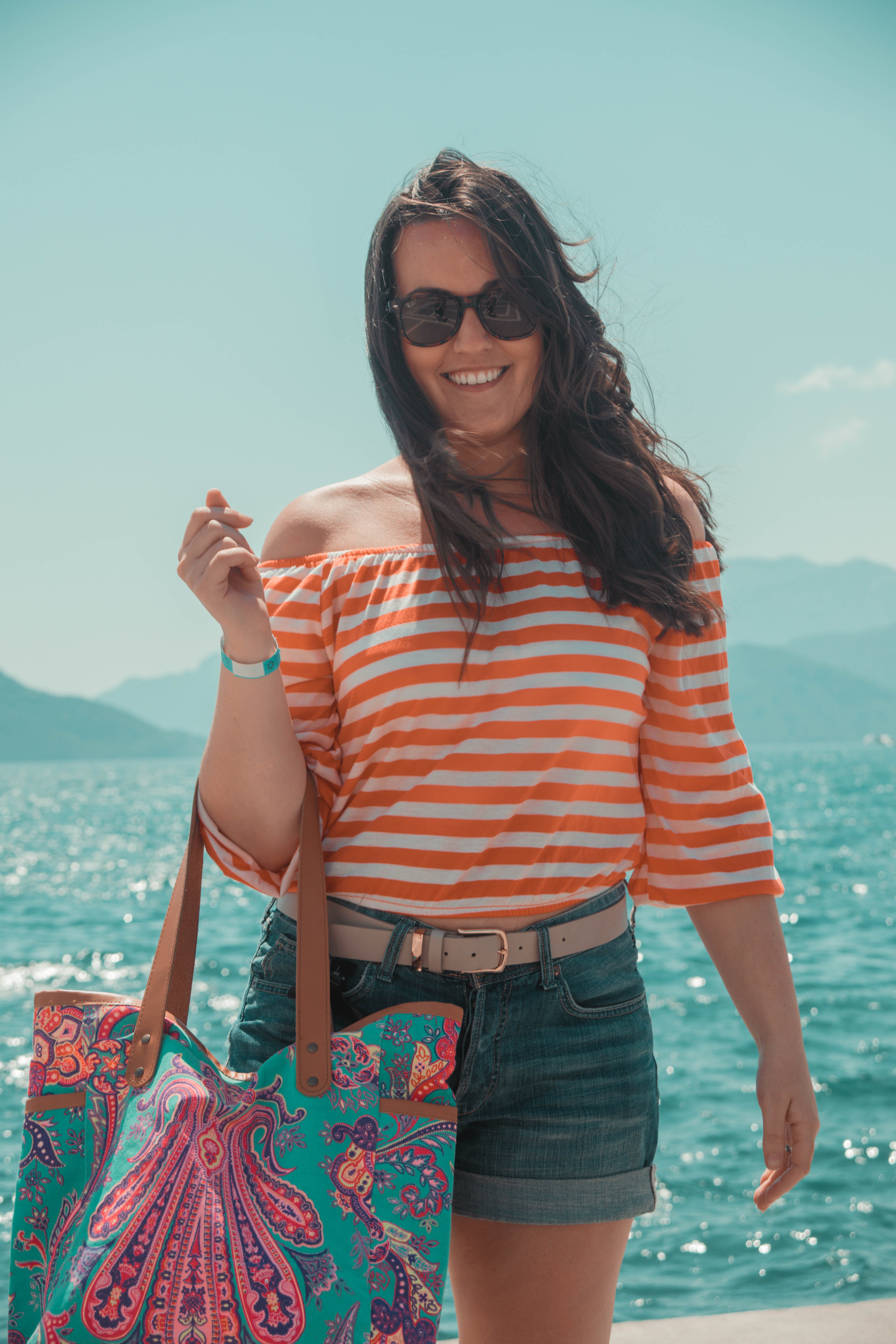 5K, girl, handbag, marmaris, real people, woman, sea, water, beach, sunglasses, standing, accessories, fashion, beautiful woman, one person, hot, summer, Phone HD Wallpaper