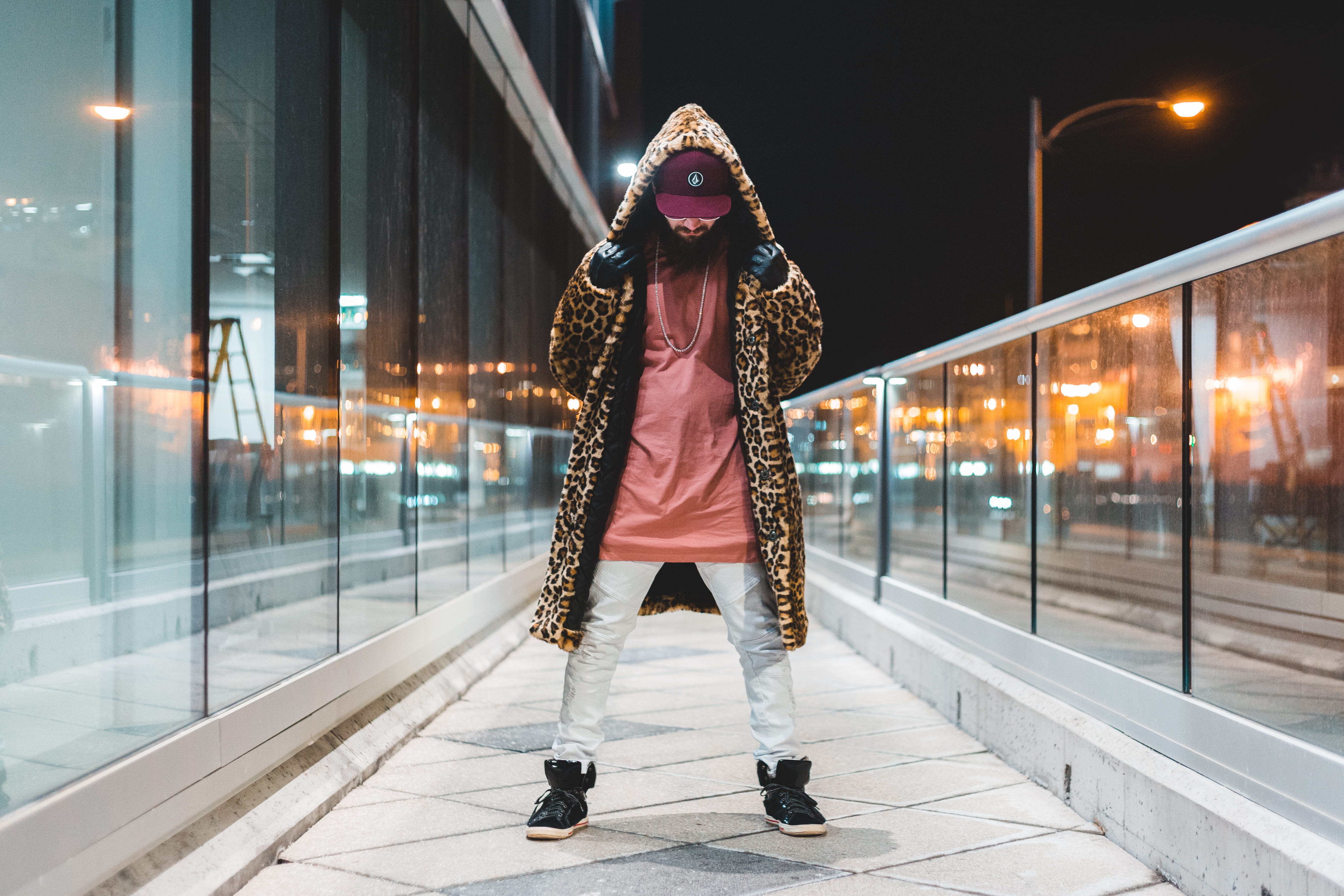 one person, pants, casual clothing, town, black, front view, leisure activity, epants, warm clothing, long sleeve, winter, glass, urban, clothing, print, HD Wallpaper