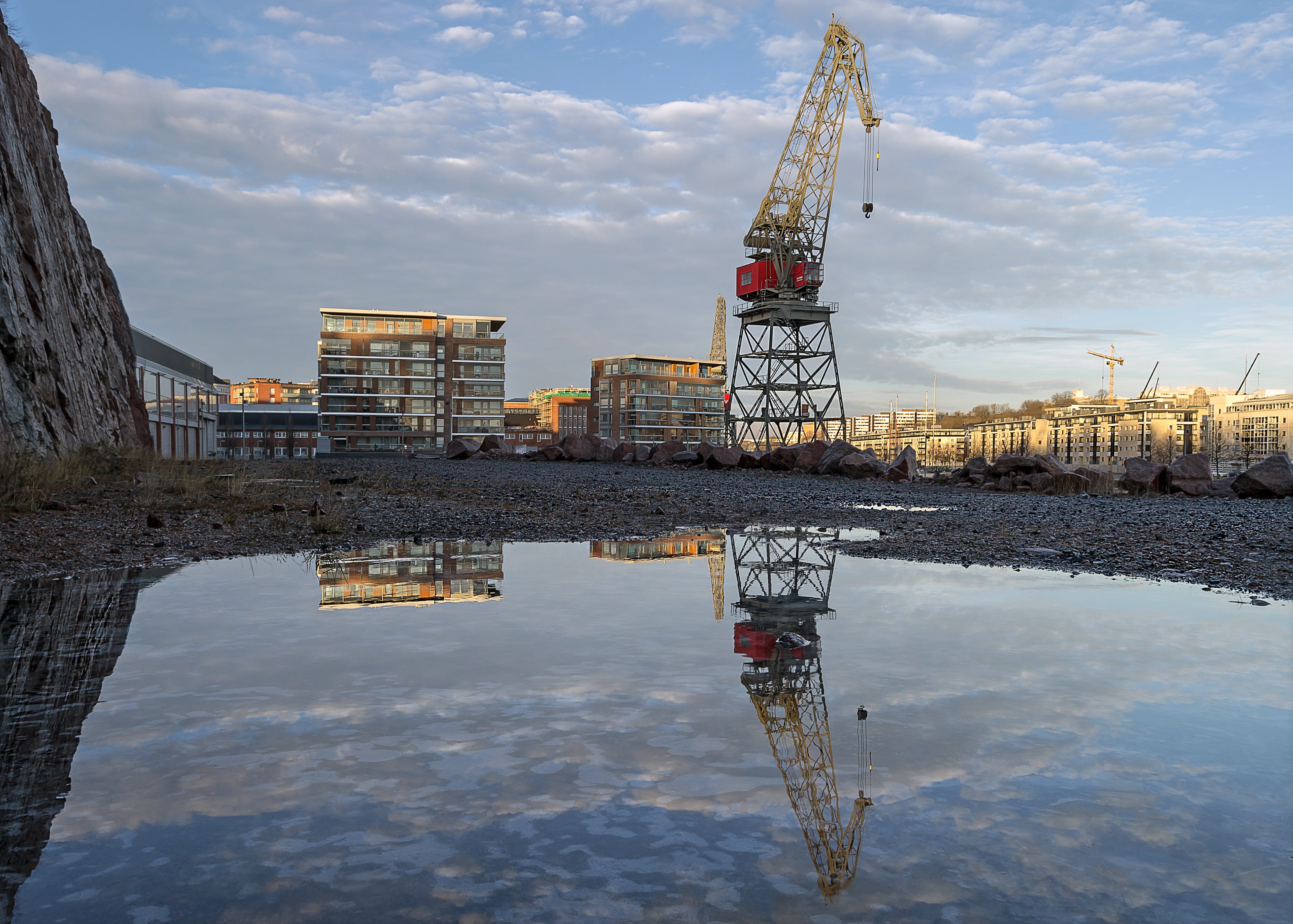 building exterior, tall - high, city, reflection, landscape, turku, nature, building, sky, wärtsilä, day, crane - construction machinery, machinery, skyscraper, HD Wallpaper