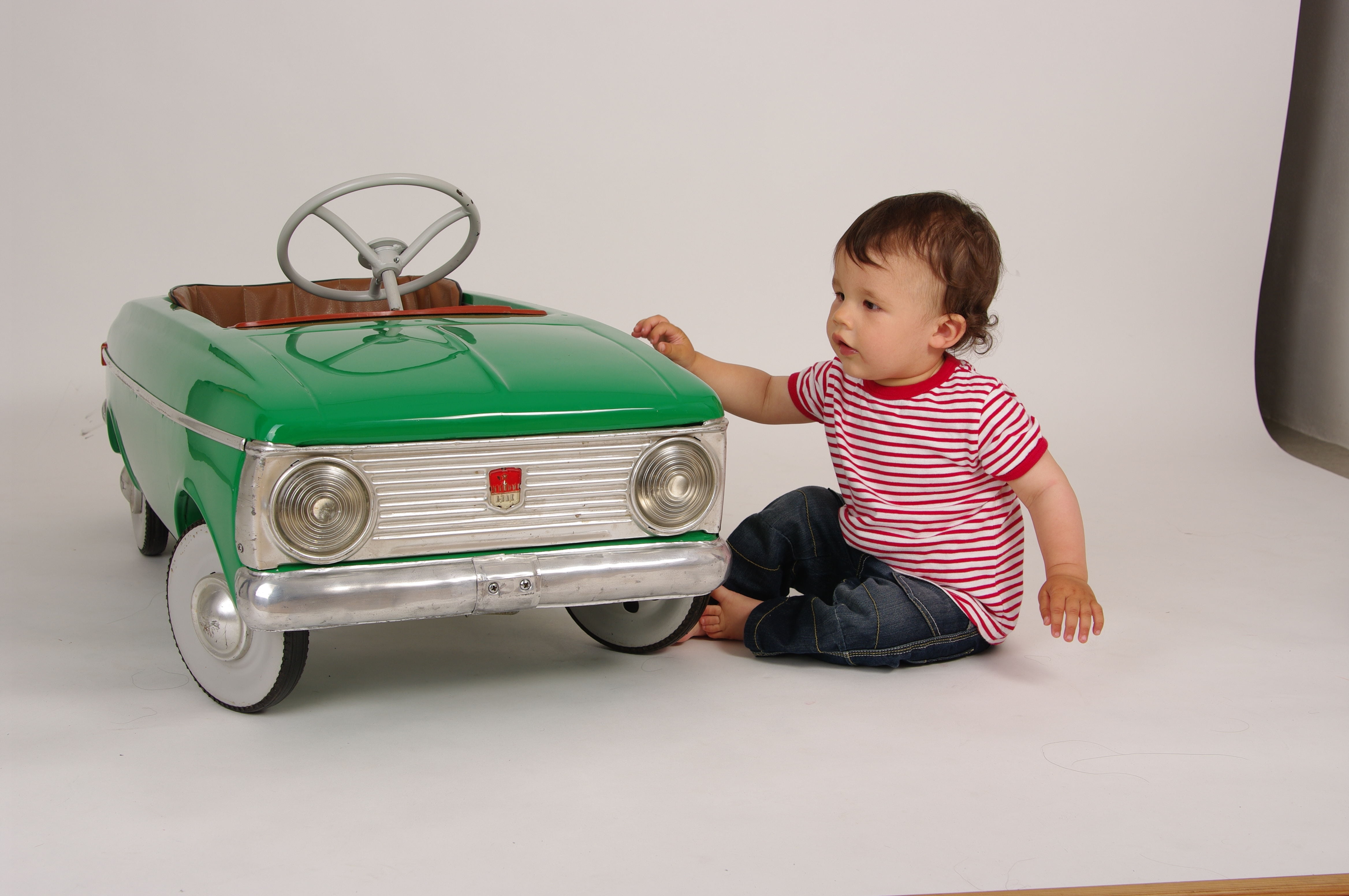child, mode of transportation, one person, casual clothing, 4K, childhood, baby, men, small, vehicle, shirt, boy, car, innocence, ride, sitting, transportation, HD Wallpaper
