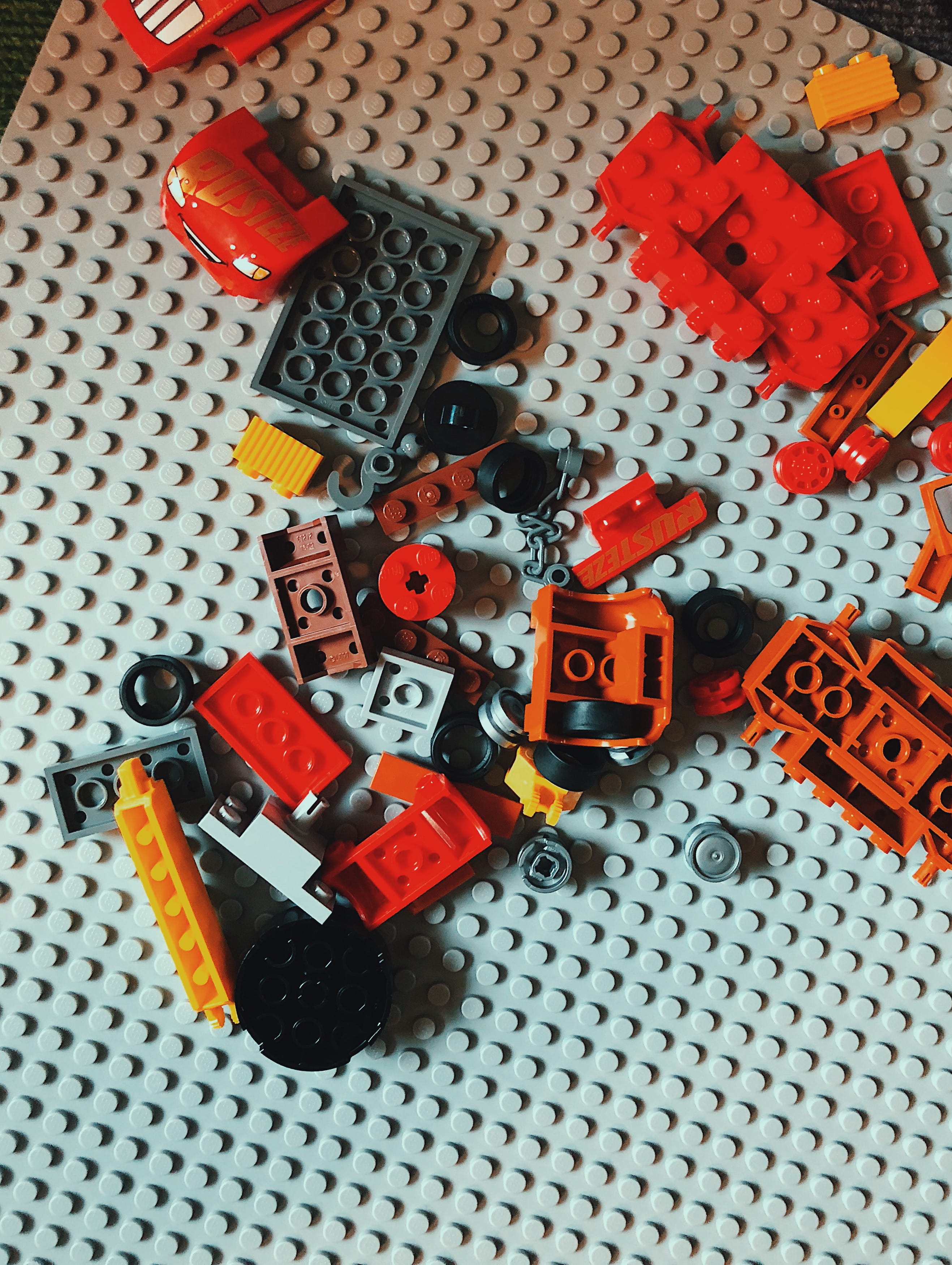 building, brown, engineer, kids, variation, chromatic, lego, gray, high angle view, black, button, engineering, red, indoors, choice, vsco, multi colored, Phone HD Wallpaper