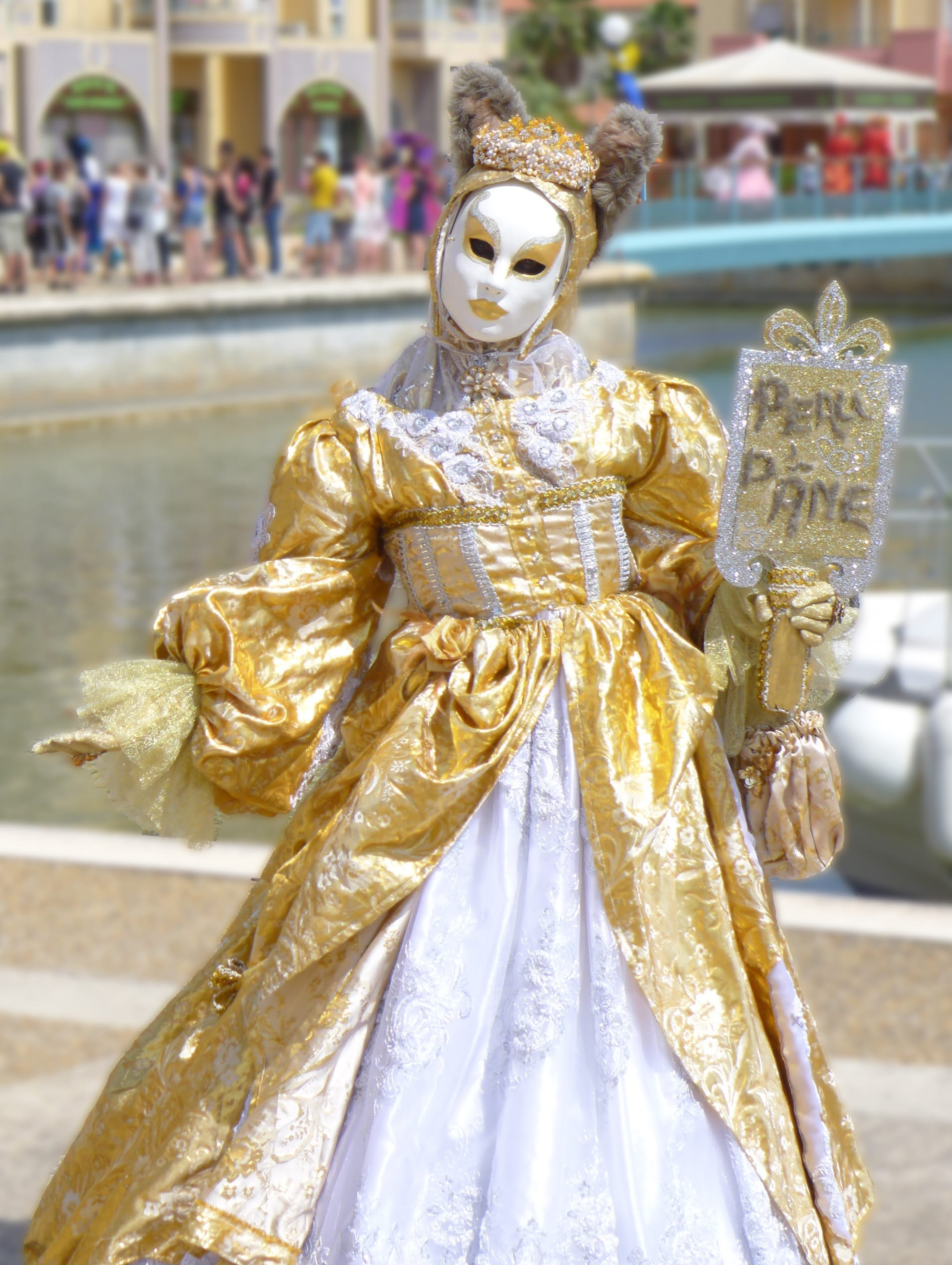 day, sculpture, religion, traveling Carnival, 1080P, stage Costume, disguise, gold, art and craft, belief, built structure, venice, focus on foreground, Phone HD Wallpaper