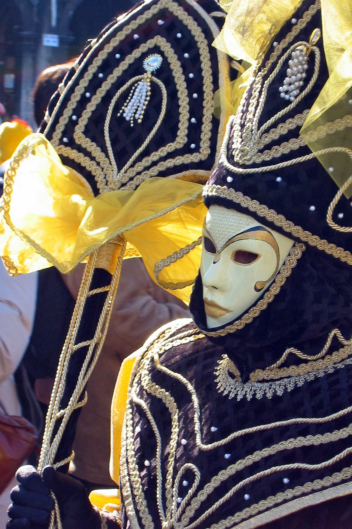 italy, carnival, black, mask, art and craft, 1080P, wearing, person, close-up, venice, pattern, indoors, day, white, craft, focus on foreground, creativity, Phone HD Wallpaper