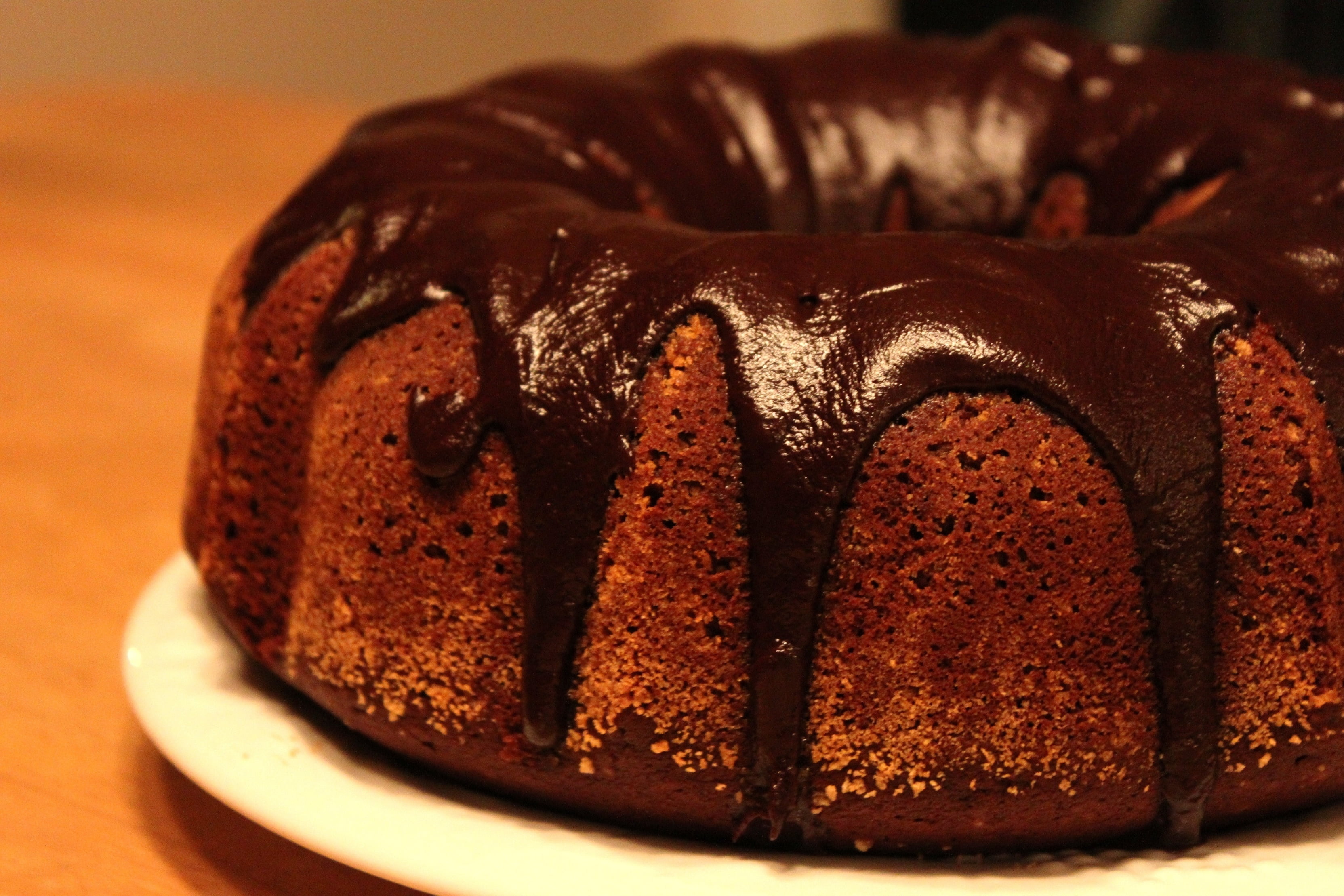 close-up, ready-to-eat, chocolate cake, glaze, indulgence, sweet Food, plate, baking, pastry, freshness, cake, snack, backgrounds, baked, sweet, bakery, HD Wallpaper