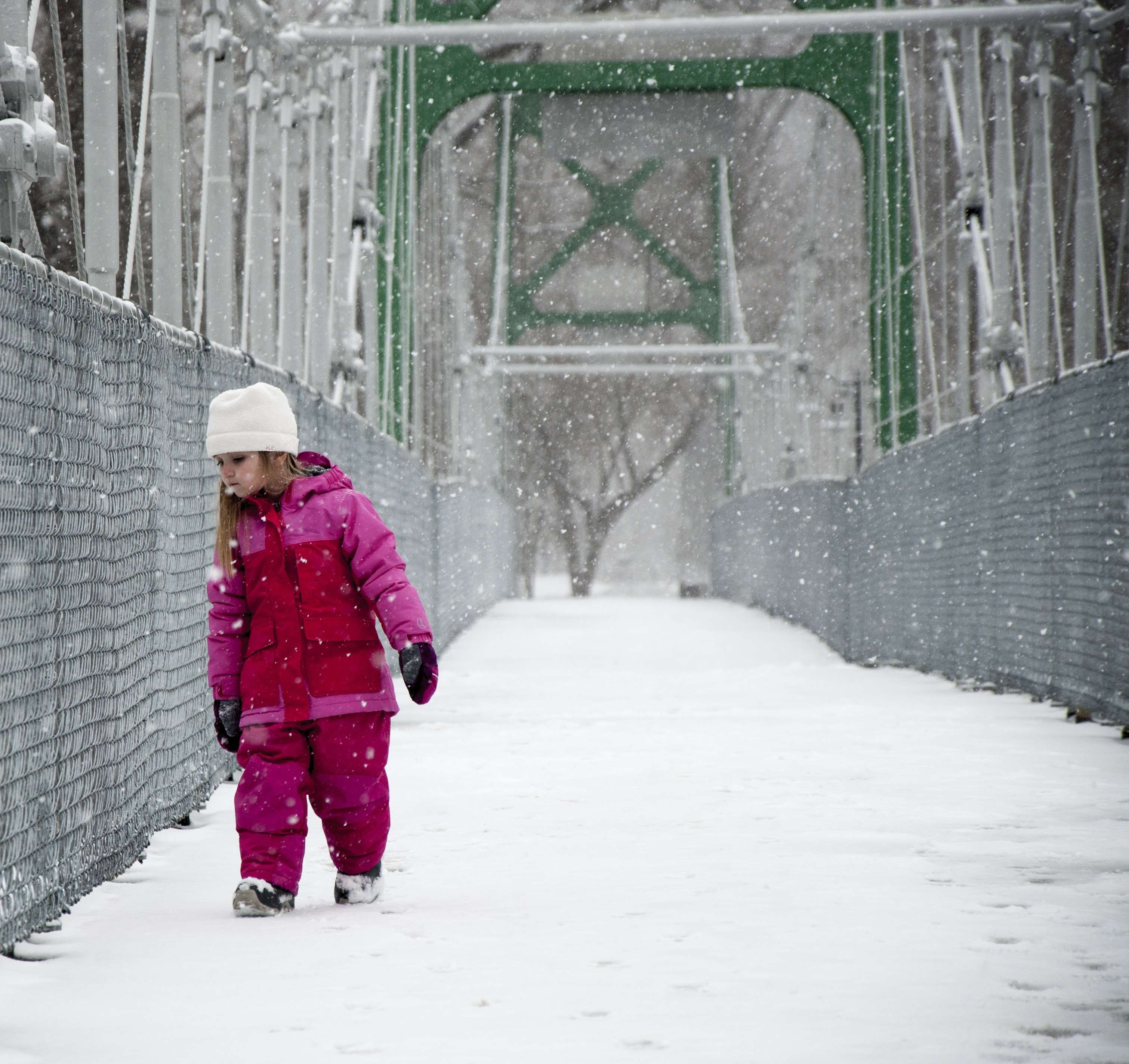 bridge, snow, extreme weather, real people, built structure, one person, warm clothing, childhood, whit, clothing, innocence, pink, outdoors, curious, leisure activity, HD Wallpaper