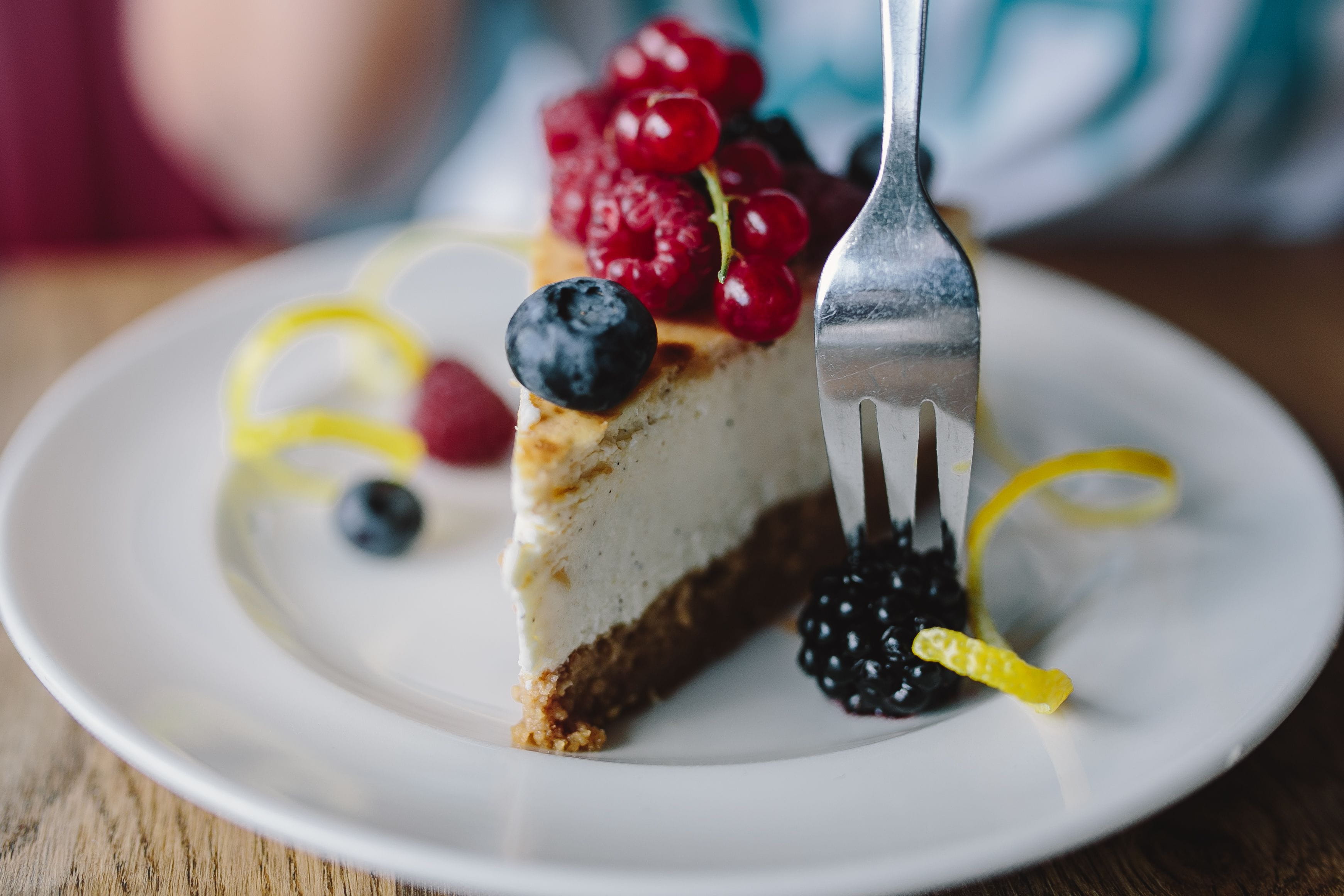 tasty, plate, blackberry, cake, strawberry, pie, garnish, food, baked, Currants, ripe, no people, fork, kitchen utensil, healthy eating, blueberry, dessert, HD Wallpaper