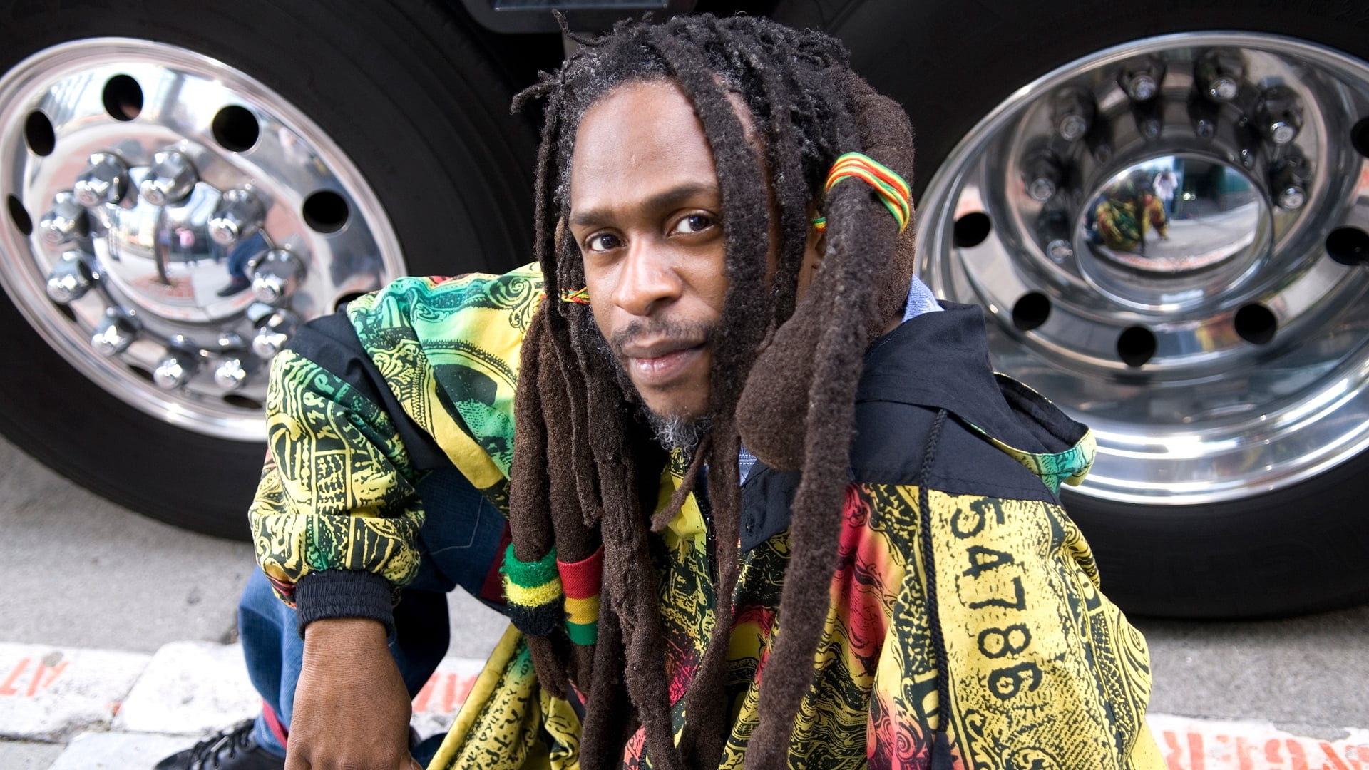 smiling, males, people, s, men, front view, mid adult, steel pulse, adult, working, repairing, occupation, looking at camera, holding, green, jacket, black, HD Wallpaper