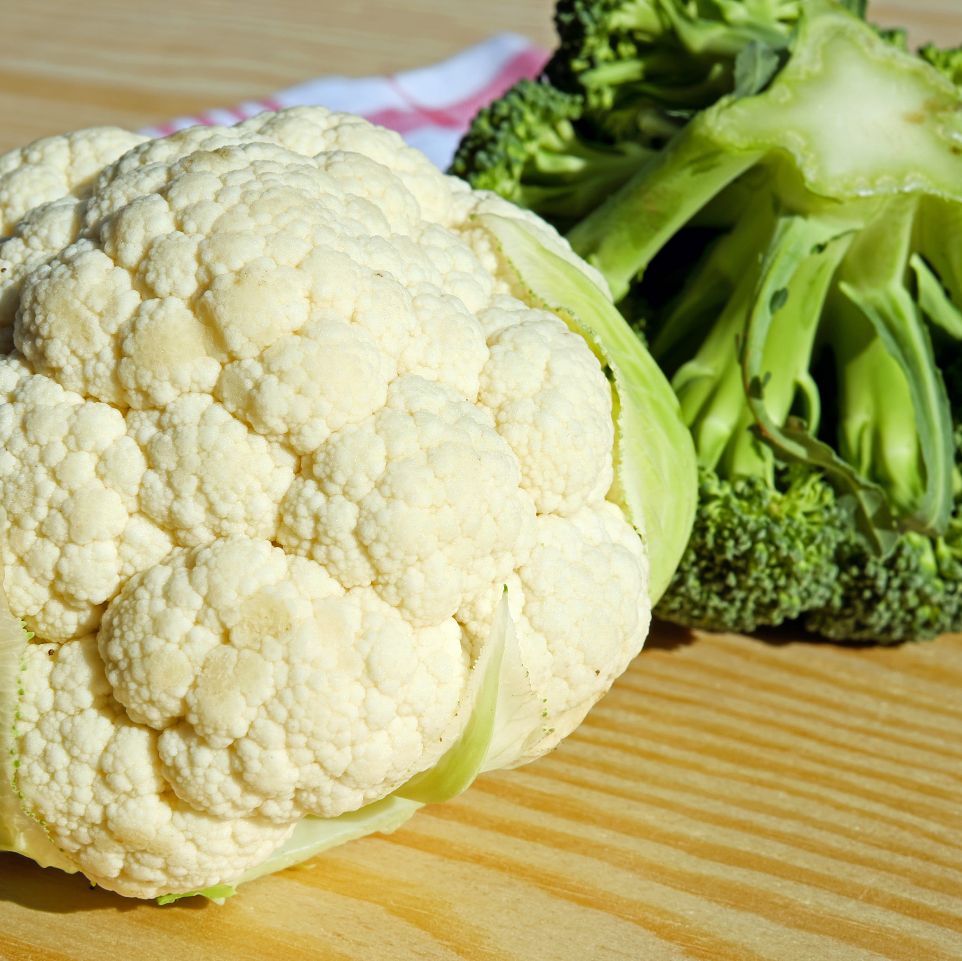 eat healthy, raw food, surface, focus on foreground, cauliflower, studio shot, healthy, vegetables, brassicaceae, still life, wellbeing, 2K, close-up, HD Wallpaper