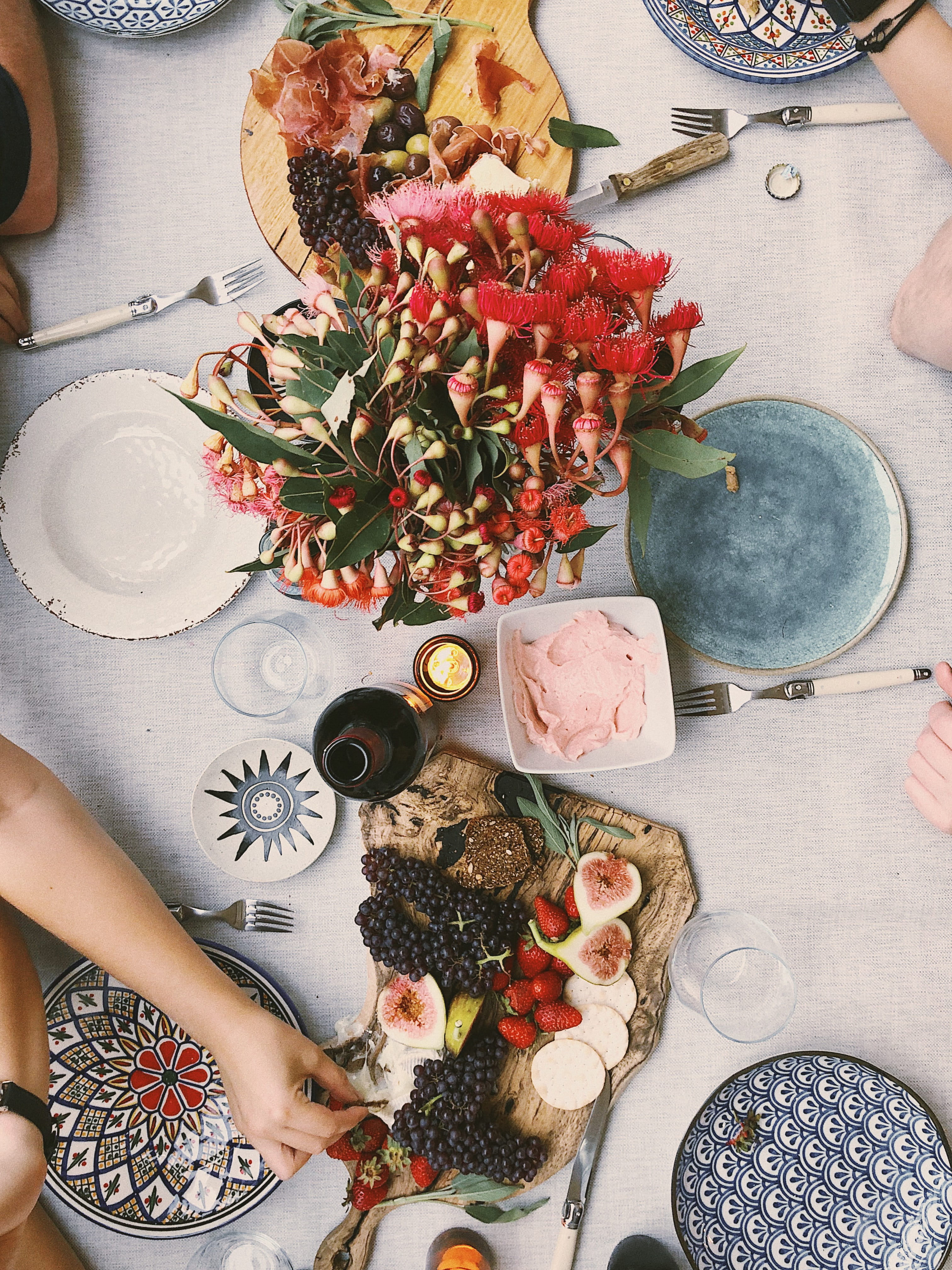 dining, food and drink, women, 4K, table setting, food photography, hands, freshness, real people, hand, tasty, meat, celebration, directly above, human body part, Phone HD Wallpaper