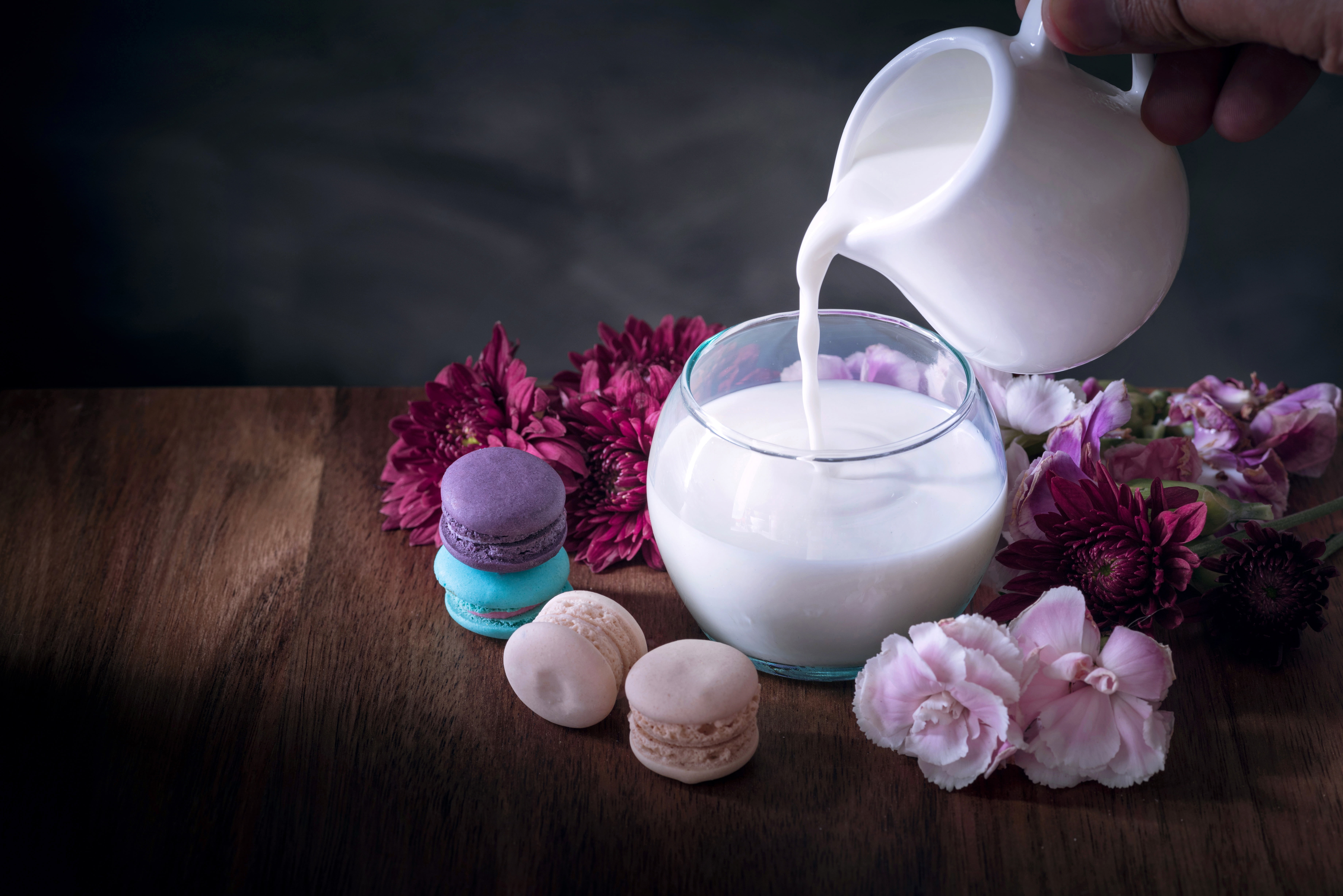 cakes, pitcher, sweet, milk, dessert, macaroon, 5K, macaron, french, colorful, flowers, HD Wallpaper