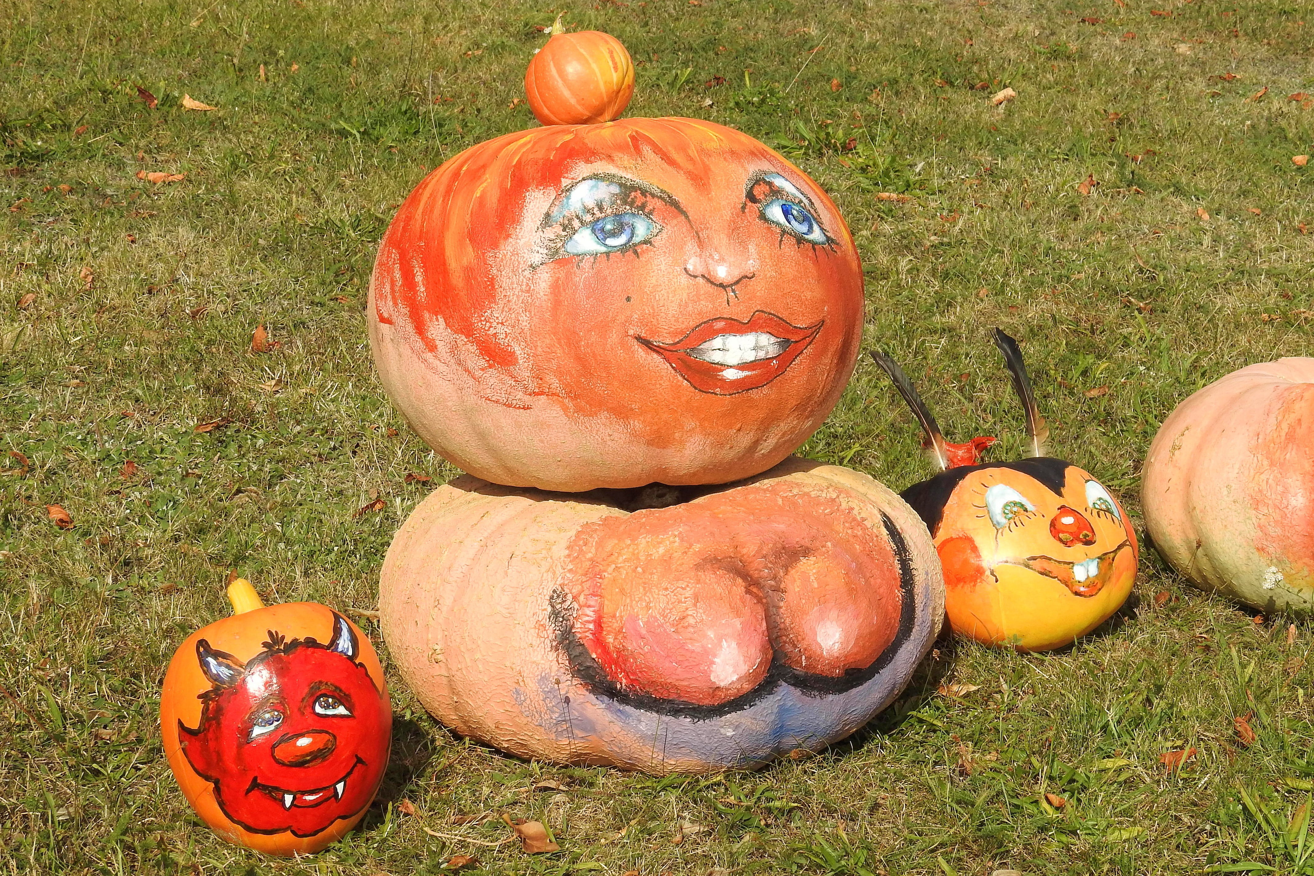 art and craft, autumn, outdoors, anthropomorphic, field, land, face, no people, 4K, male likeness, jack o lantern, anthropomorphic face, pumpkins, halloween, HD Wallpaper