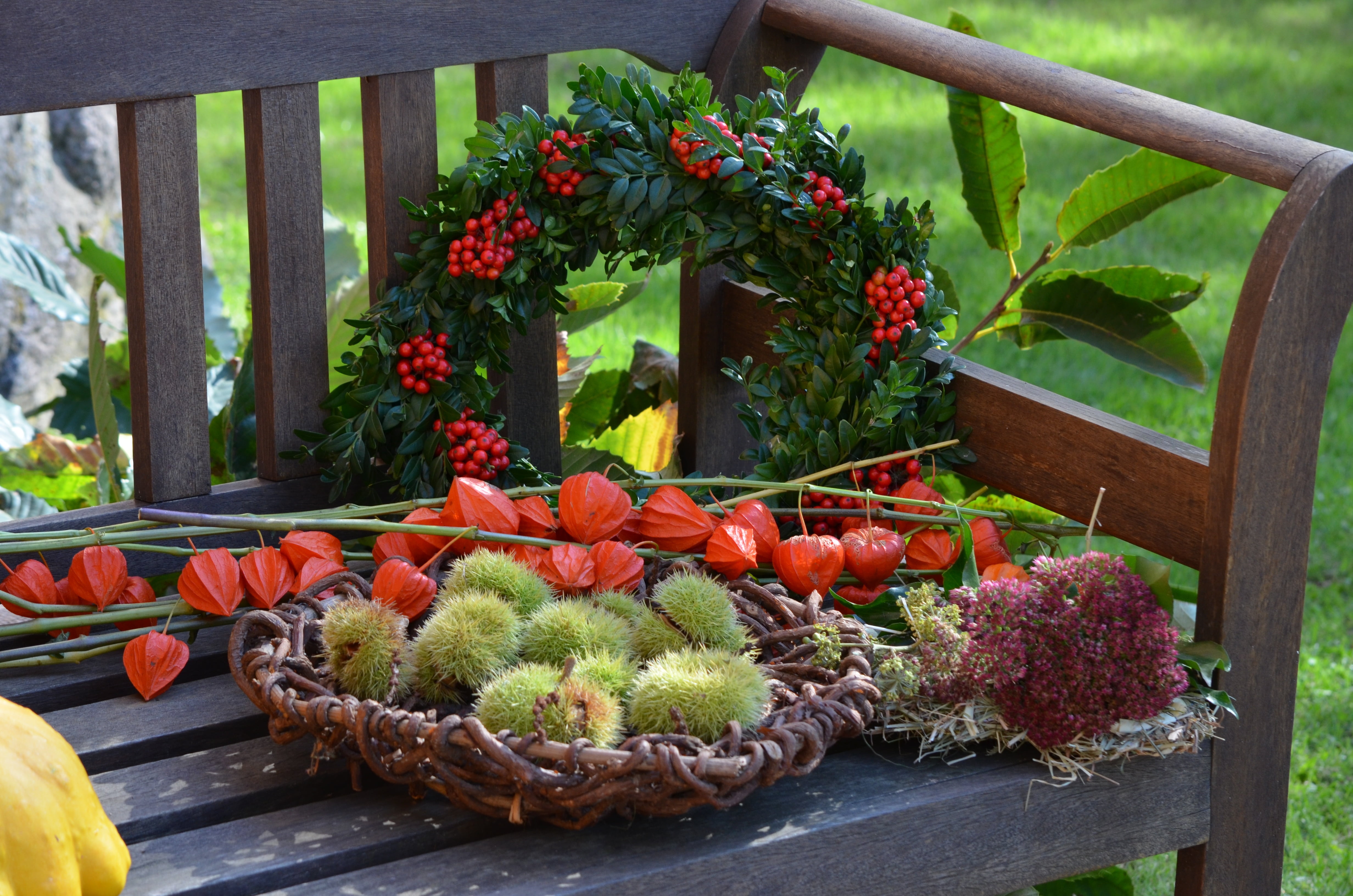 wood - material, front or back yard, thanksgiving, railing, autumn motives, day, outdoors, autumn, fruit, red, table, plant, freshness, nature, flowering plant, HD Wallpaper