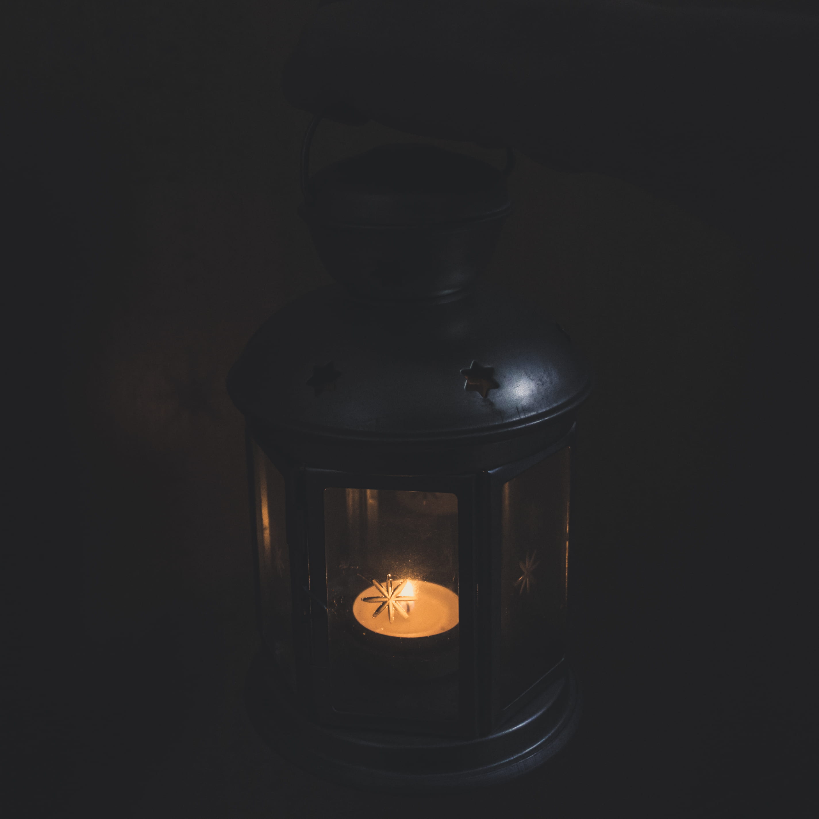 candlelight, candle, lantern, electric lamp, glass, night, wax, darkroom, no people, indoors, lighting equipment, 2K, black background, glass items, glowing, Phone HD Wallpaper