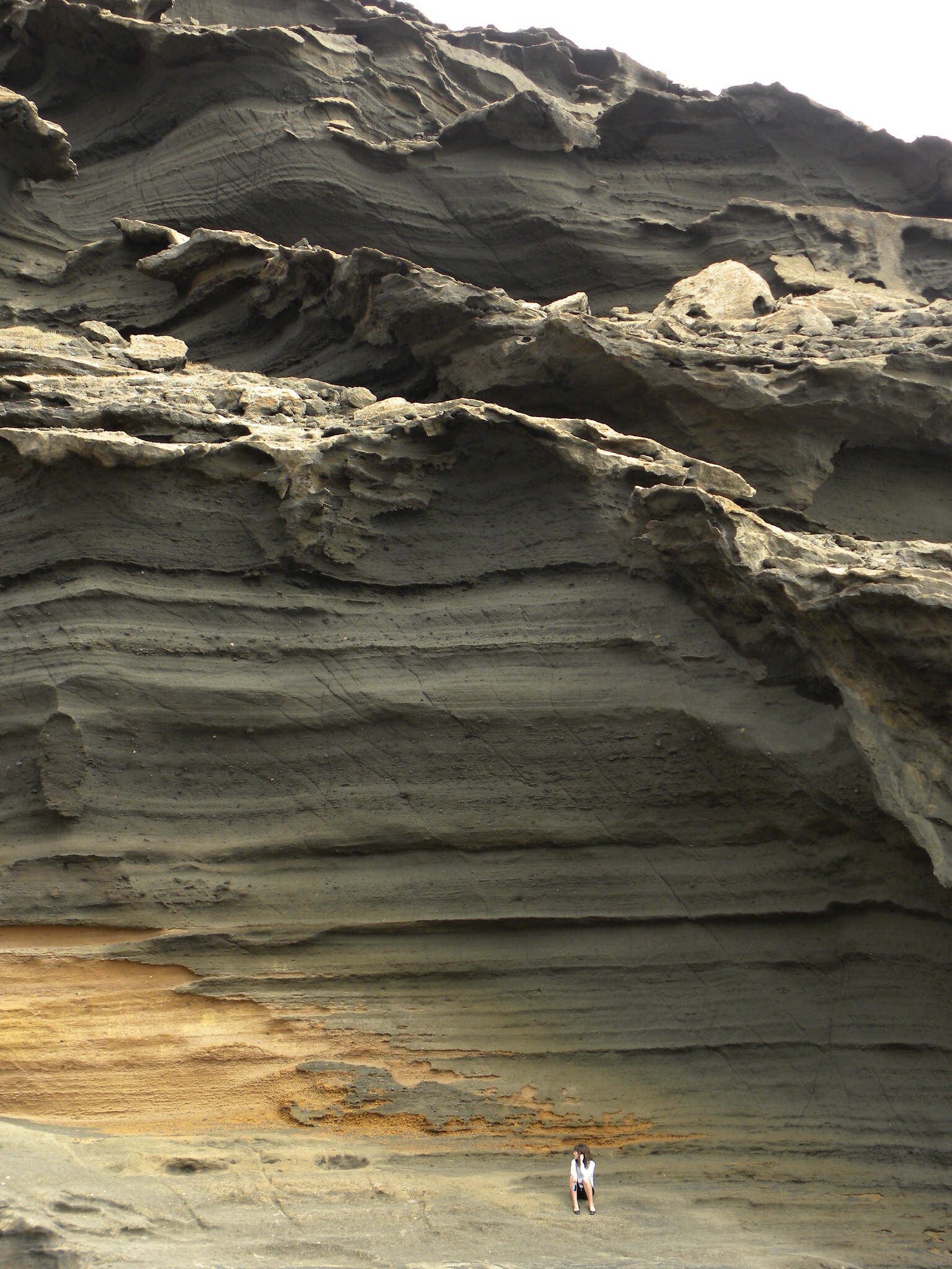 non-urban scene, detail, eroded, geology, leisure activity, mountain, beauty in nature, physical geography, canary islands, scenics - nature, lanzarote, Phone HD Wallpaper