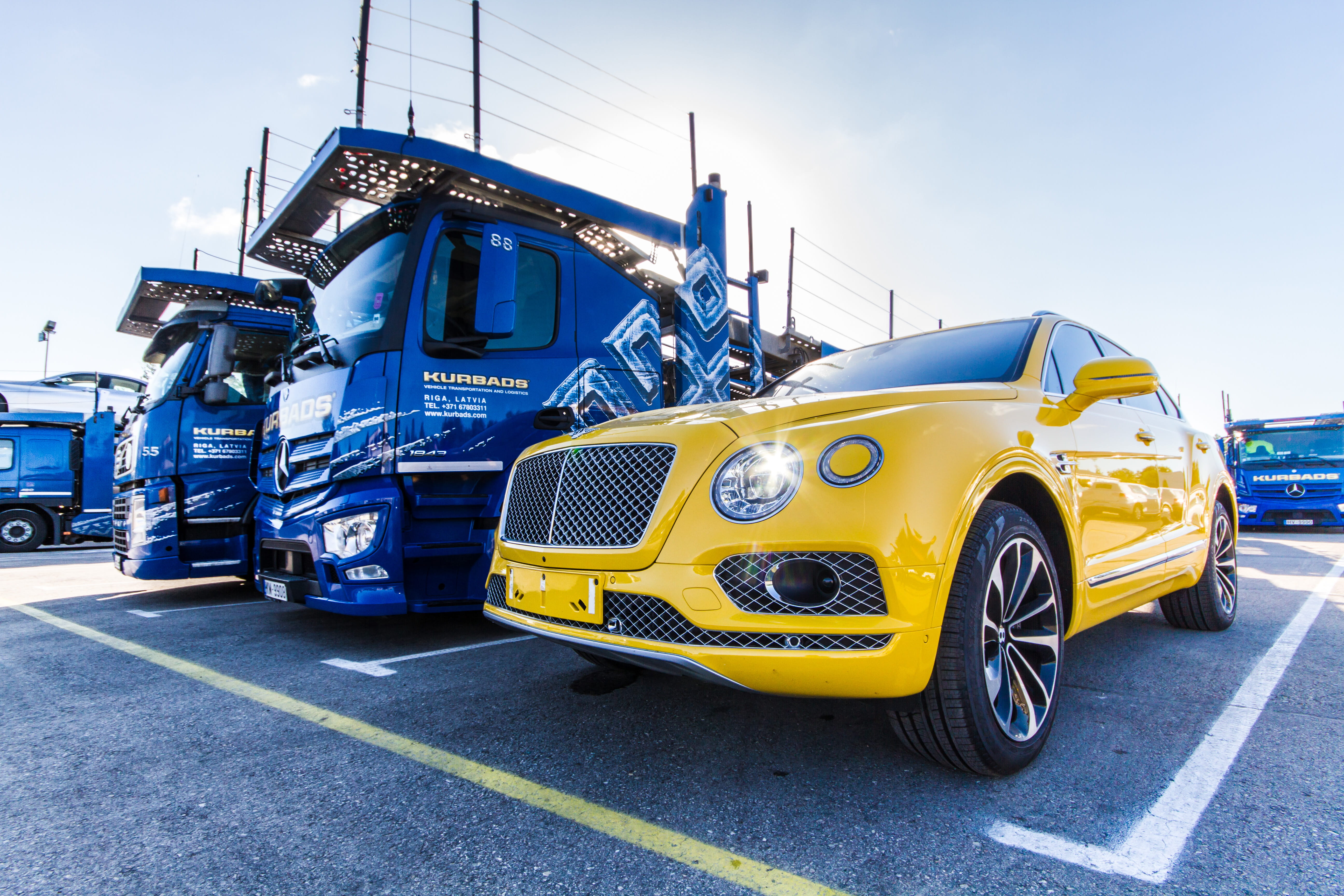 land vehicle, beside, road marking, parked, vehicles, yellow, day, daytime, automobile, trucks, modern, luxury, mode of transportation, wheels, city, marking, HD Wallpaper