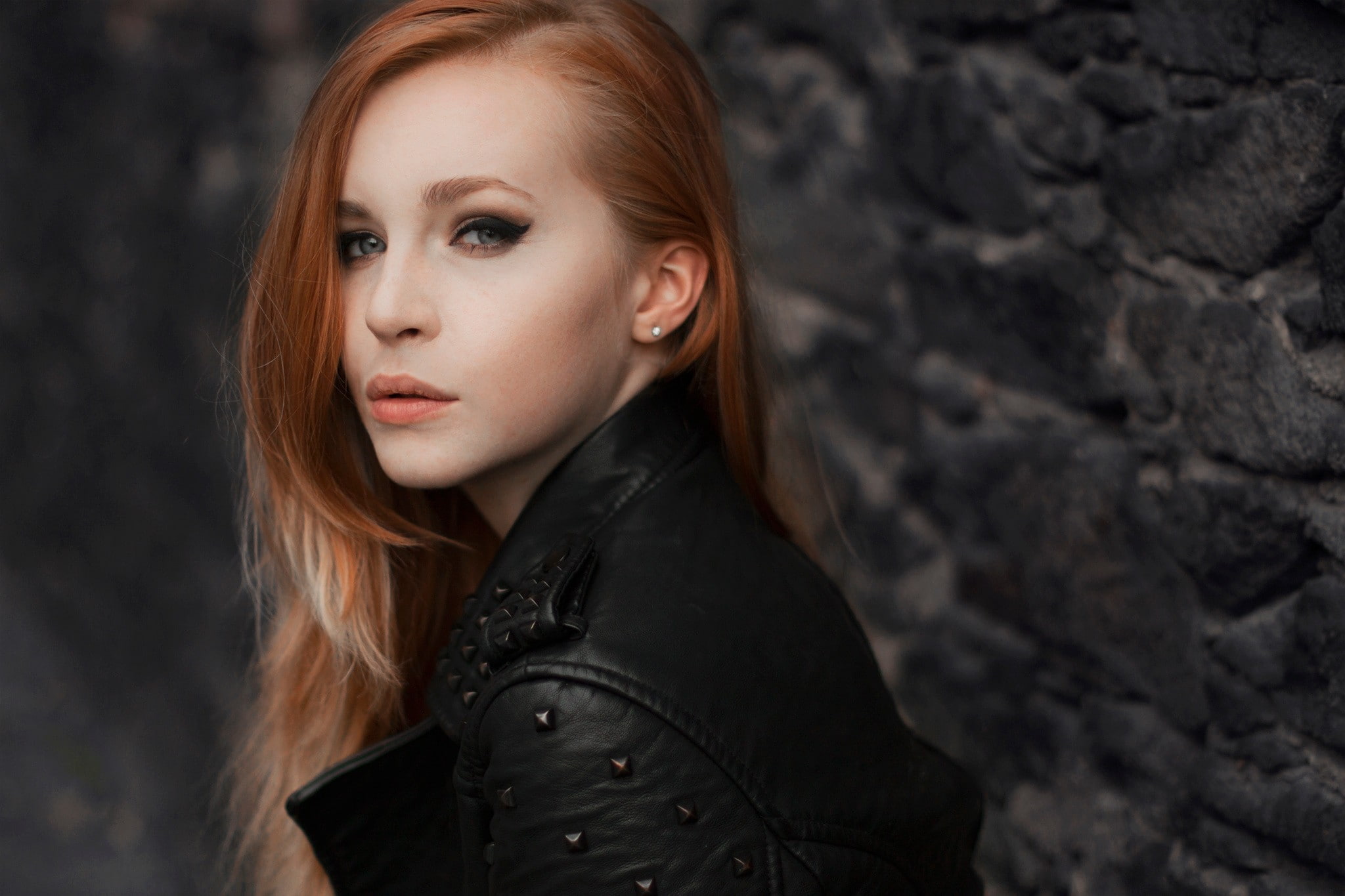 women, Dirk Müller, 1080P, redhead, depth of field, leather jackets, portrait, face, blue eyes, eyeliner, model, HD Wallpaper