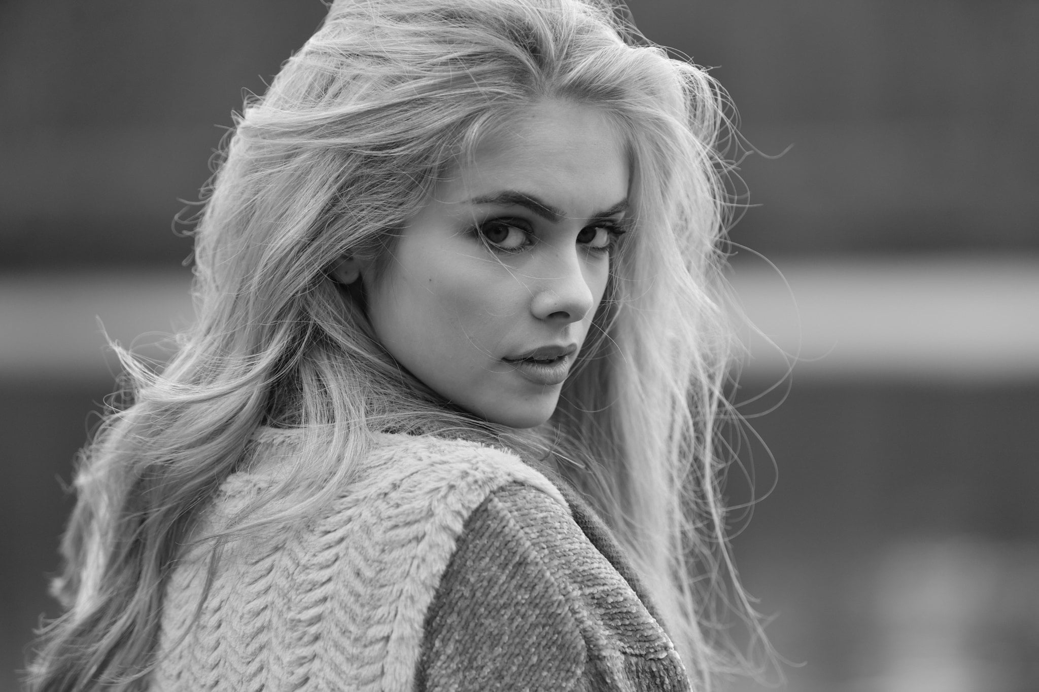 blonde, 1080P, monochrome, 500px, looking at viewer, Peter Müller, face, women, model, vest, long hair, sweater, depth of field, women outdoors, HD Wallpaper