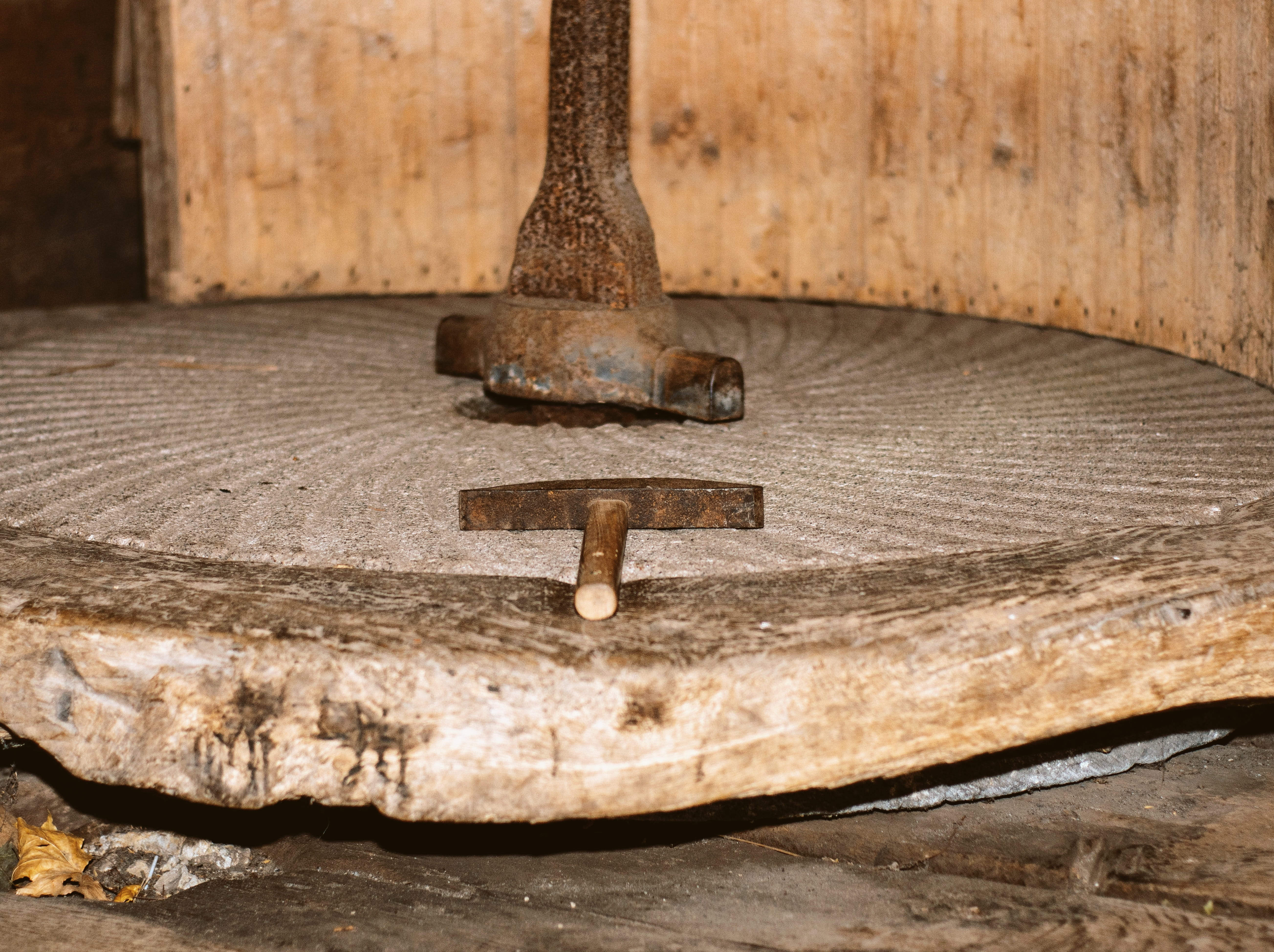 focus on foreground, metal, runner stone, pattern, handle, day, stone, indoors, craft, grain milling, hand tool, kitchen utensil, air furrows, vintage, HD Wallpaper
