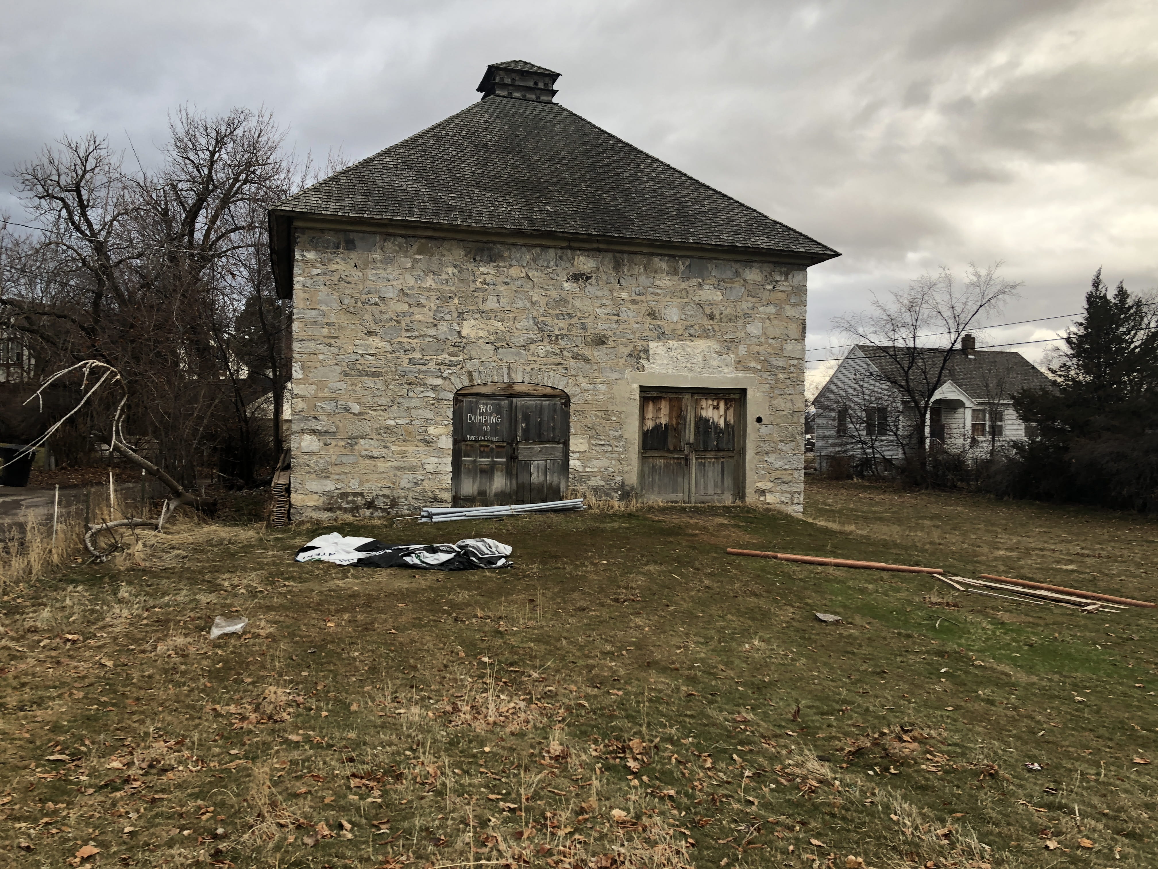 land, building, cloud - sky, house, old, field, badazzbydesign, 4K, carriage house, plant, architecture, bare tree, no people, utah, grass, nature, abandoned, HD Wallpaper