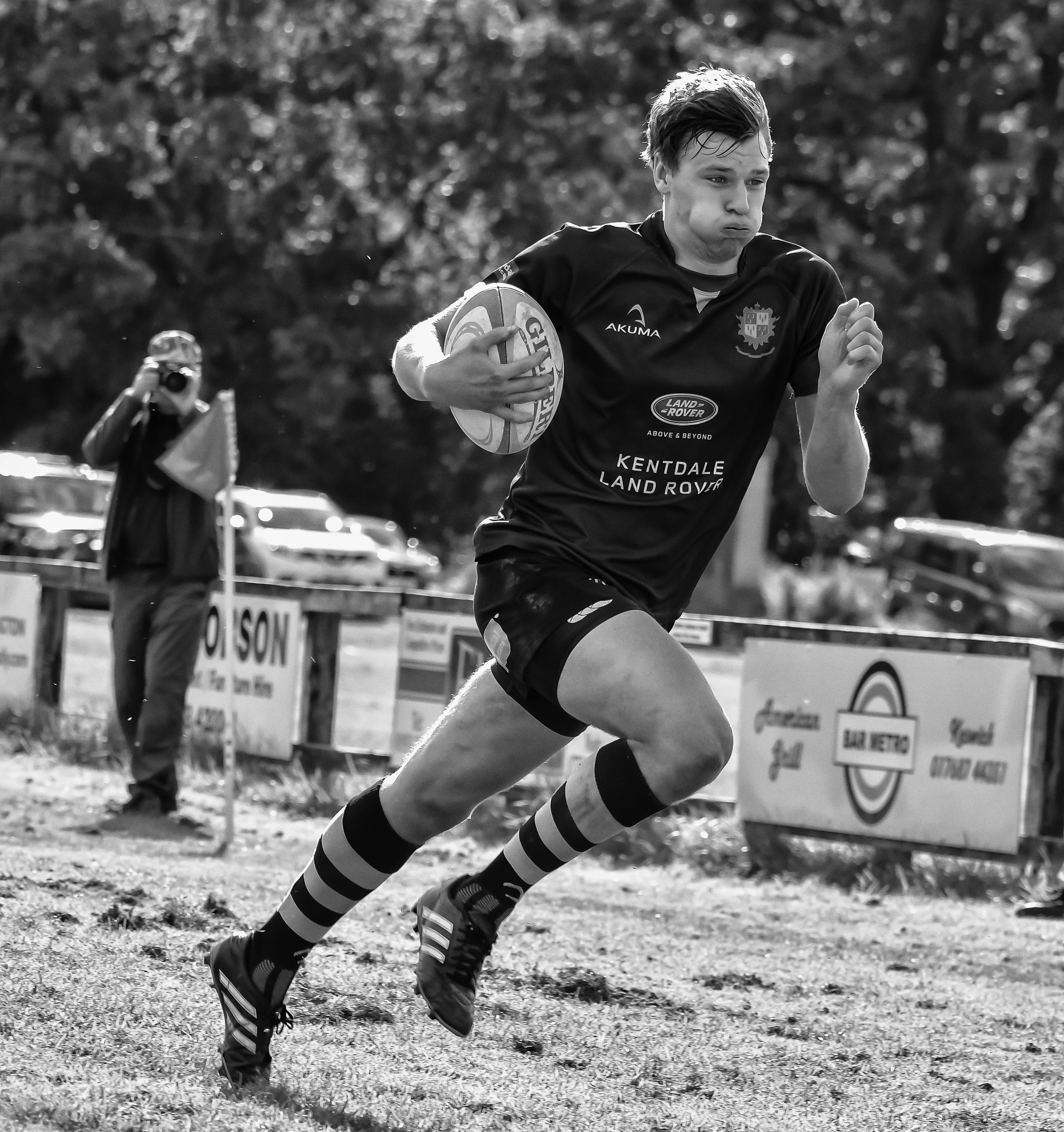 rugby union, 2K, front view, people, sport, game, real people, incidental people, winger, casual clothing, males, day, nature, running, if you want this pay for it, Phone HD Wallpaper