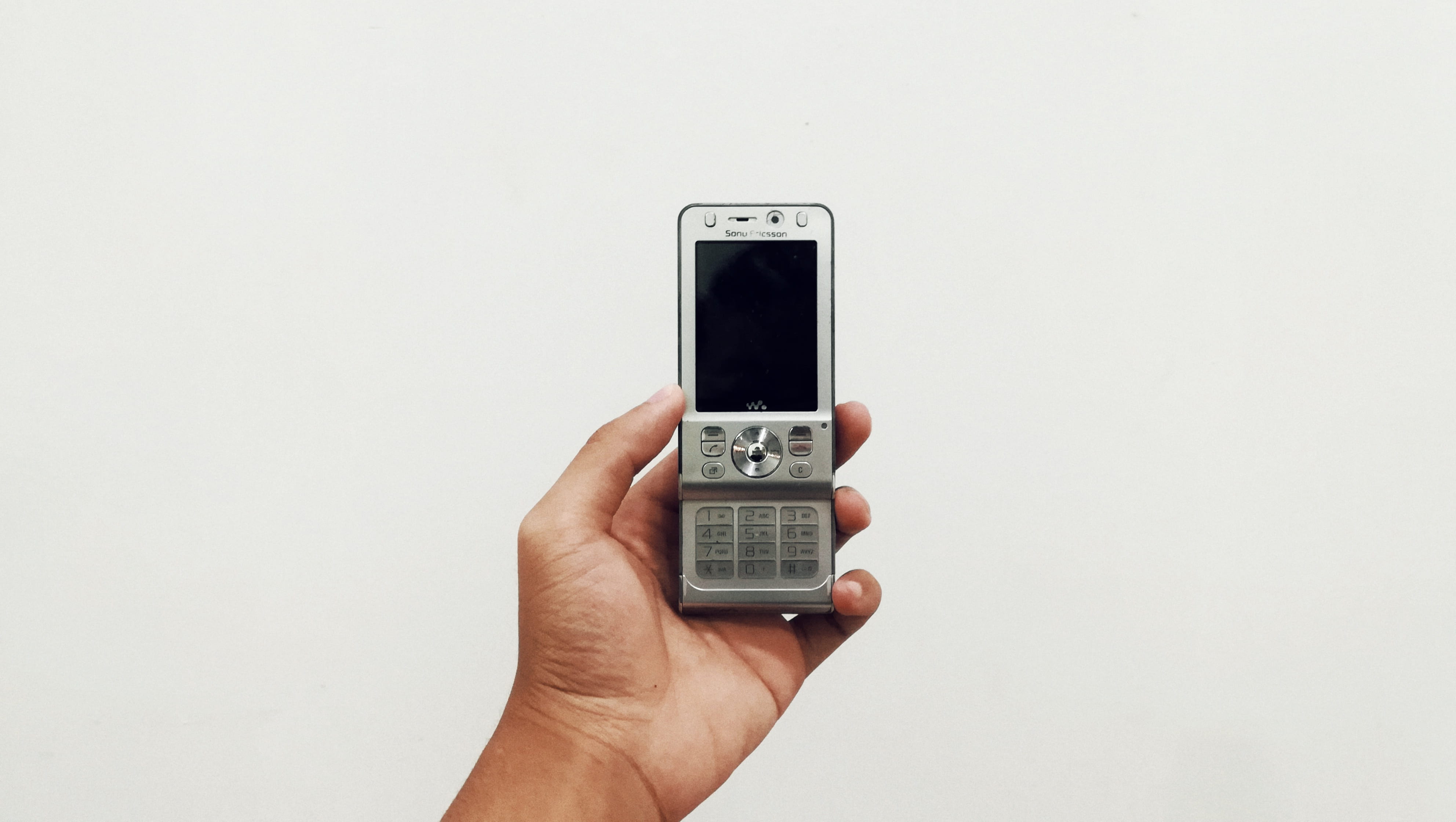 finger, communication, smart phone, phone, silver, screen, copy space, 4K, portable information device, human body part, studio shot, wireless technology, HD Wallpaper