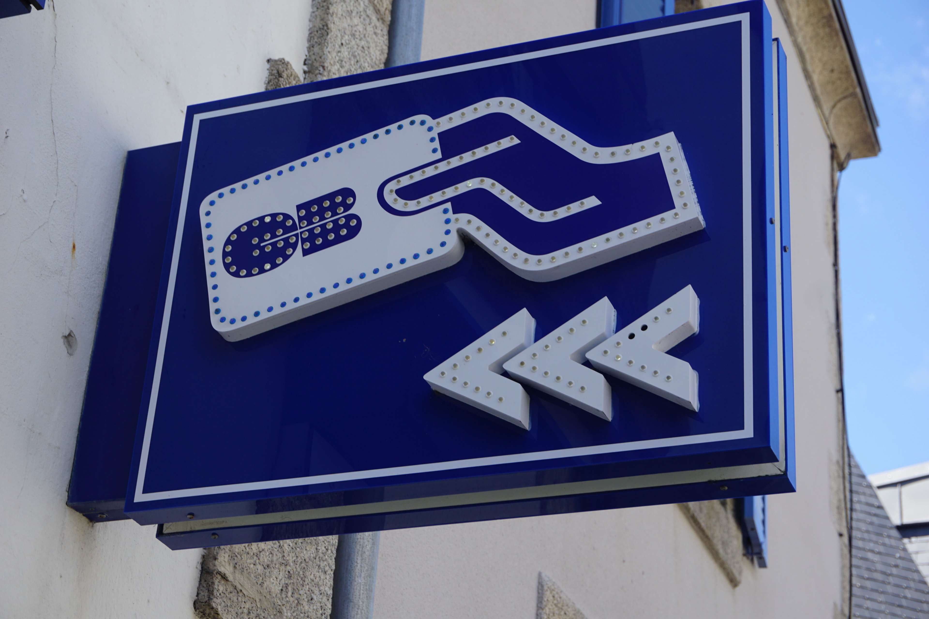 communication, argent, building exterior, no people, 4K, bleu, outdoors, retrait dargent, built structure, building, non-western script, shape, information sign, HD Wallpaper
