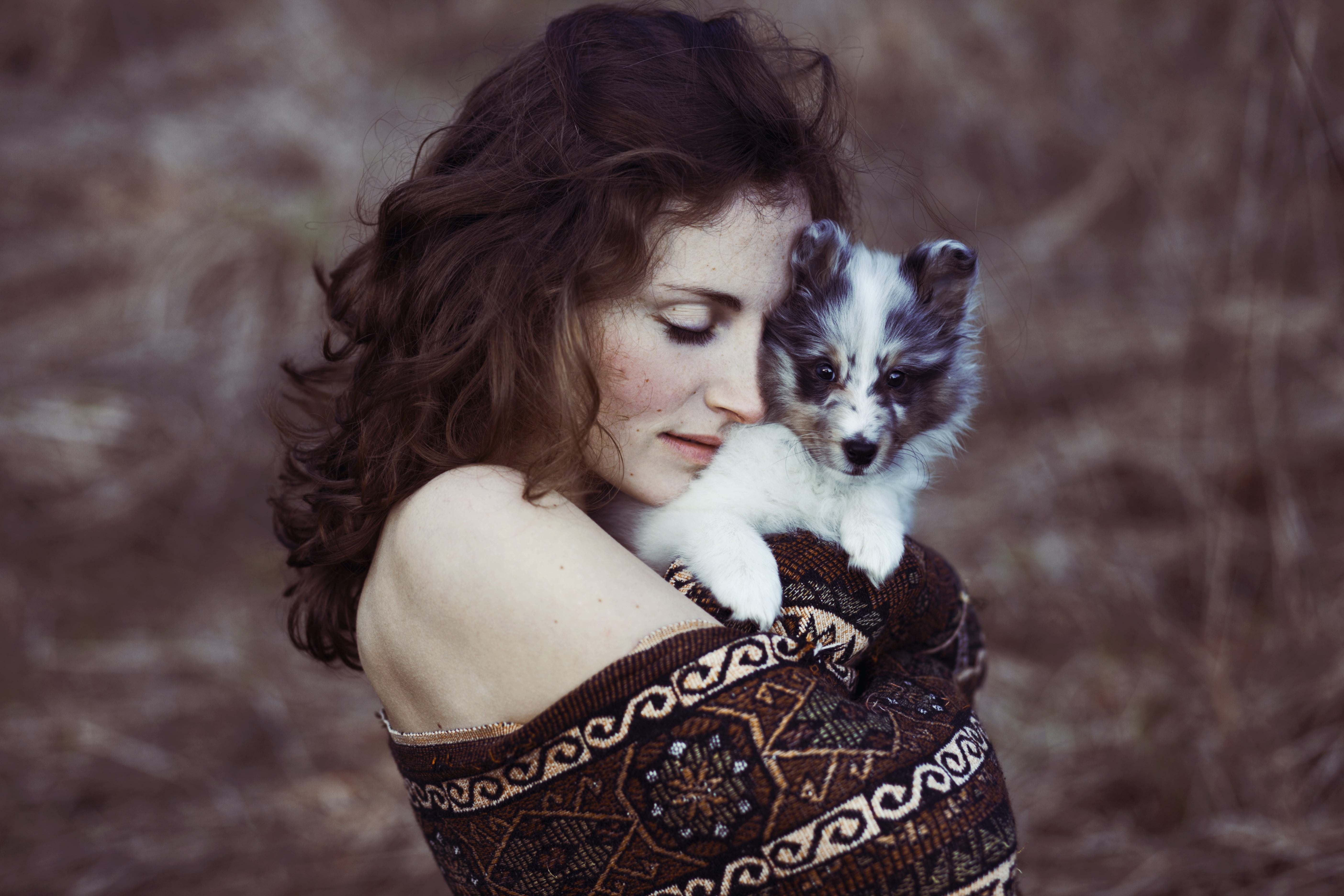 love, wavy hair, one person, portrait, hairstyle, animals, adult, pets, brunette, bare shoulders, embracing, hair, one animal, cat, freckles, puppies, mammal, HD Wallpaper