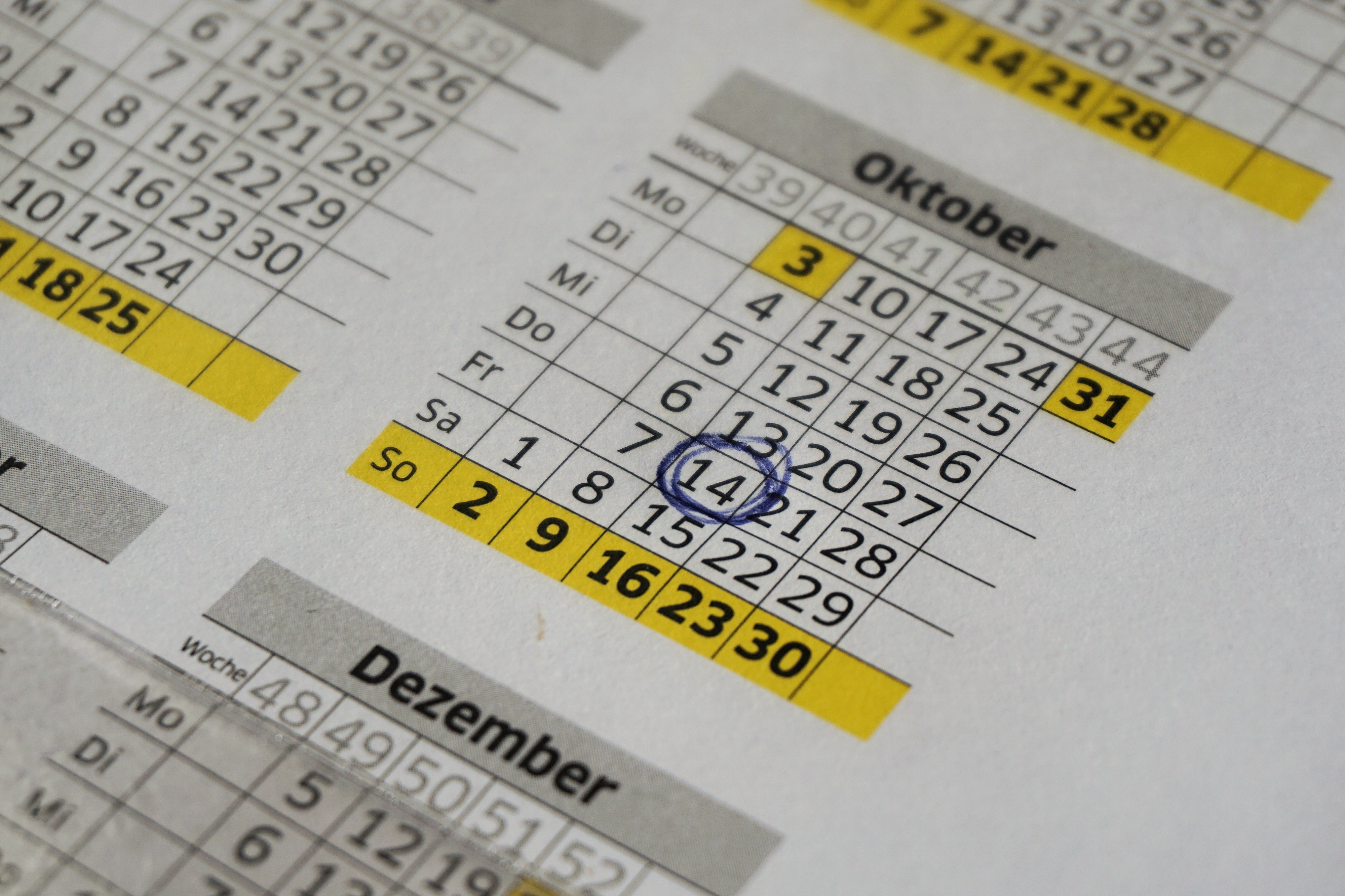 no people, dates, oktober, indoors, calendar, year, text, accuracy, close-up, western script, planning, reminder, 4K, still life, number, note, business, HD Wallpaper
