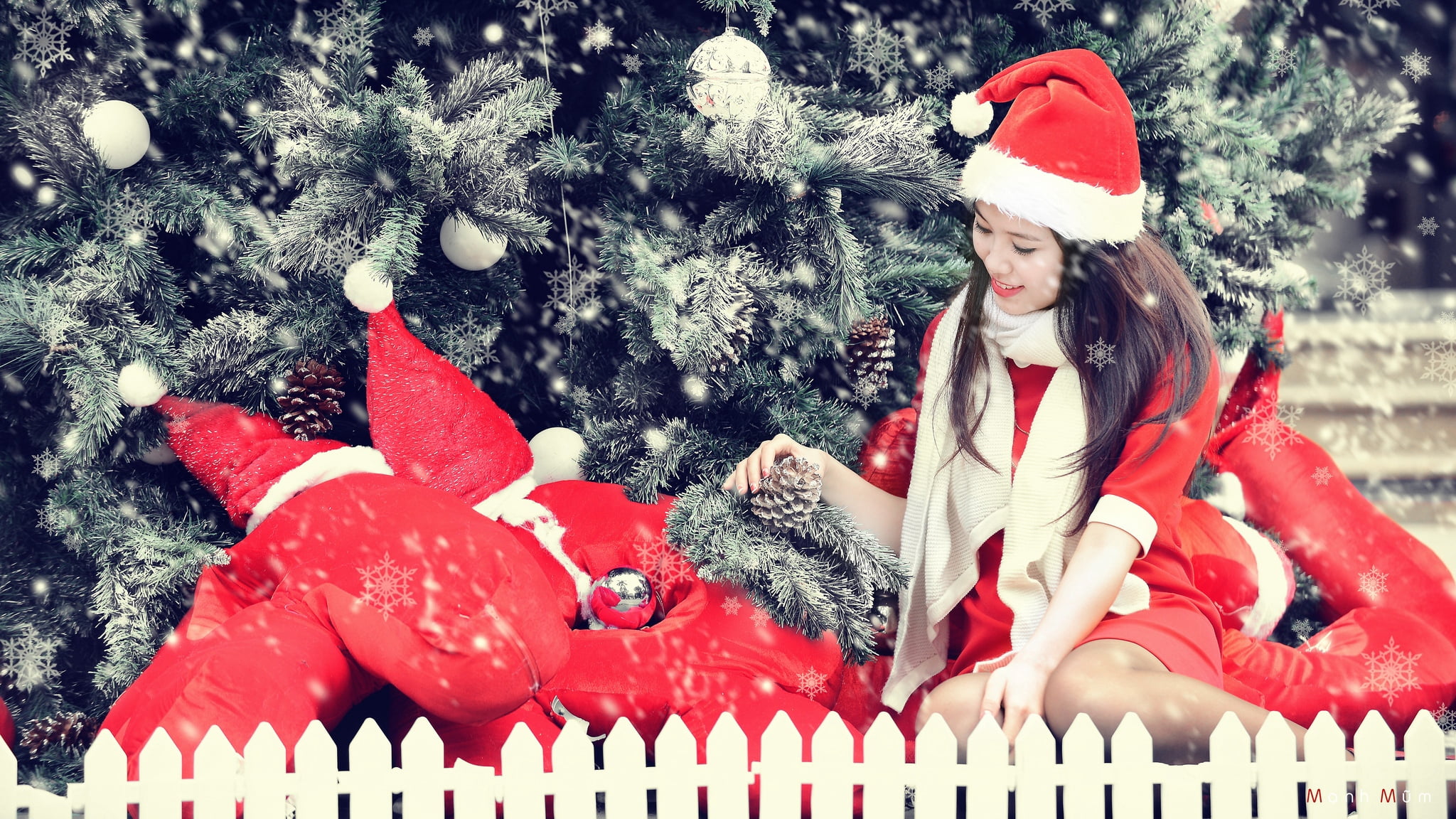 cute, santa hat, christmas tree, smiling, real people, child, lifestyles, young Adult, red, christmas ornament, 1080P, new year, nature, females, white, HD Wallpaper