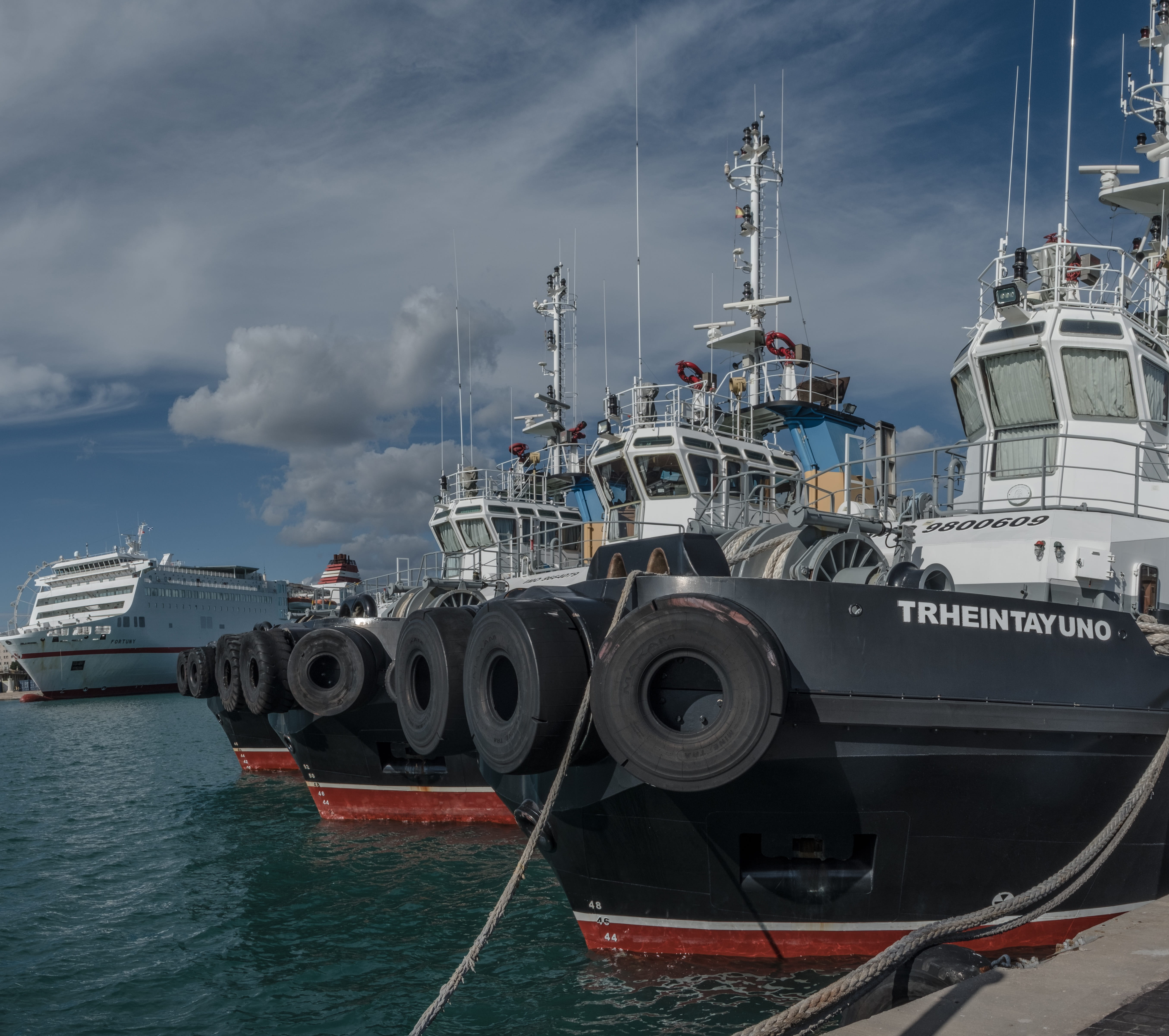 malaga, cloud - sky, business, clouds, port, sea, transportation, palms, nature, nautical vessel, beach, city, pier one, tug boats, water, 5K, ship, industry, HD Wallpaper